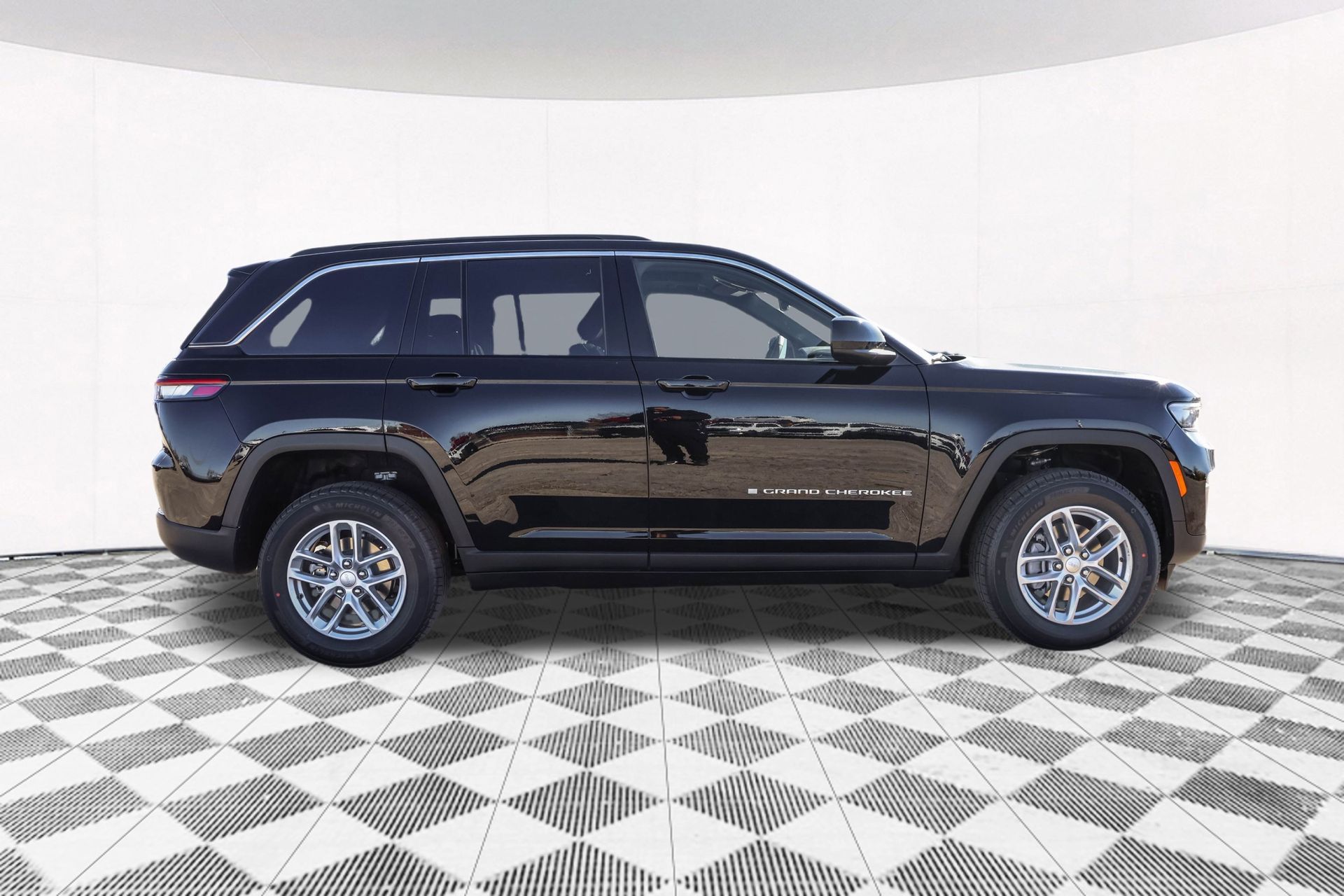 2025 JEEP GRAND CHEROKEE - Image 12
