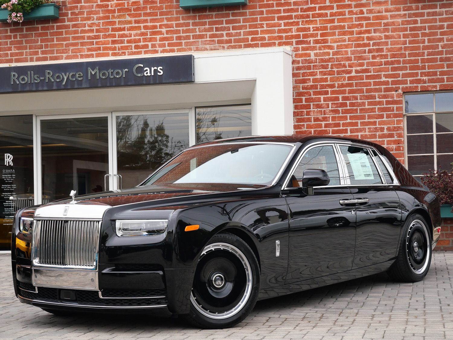 Black Diamond 2027 Rolls-Royce Phantom Sedan Rear-Wheel Drive 8-Speed Automatic