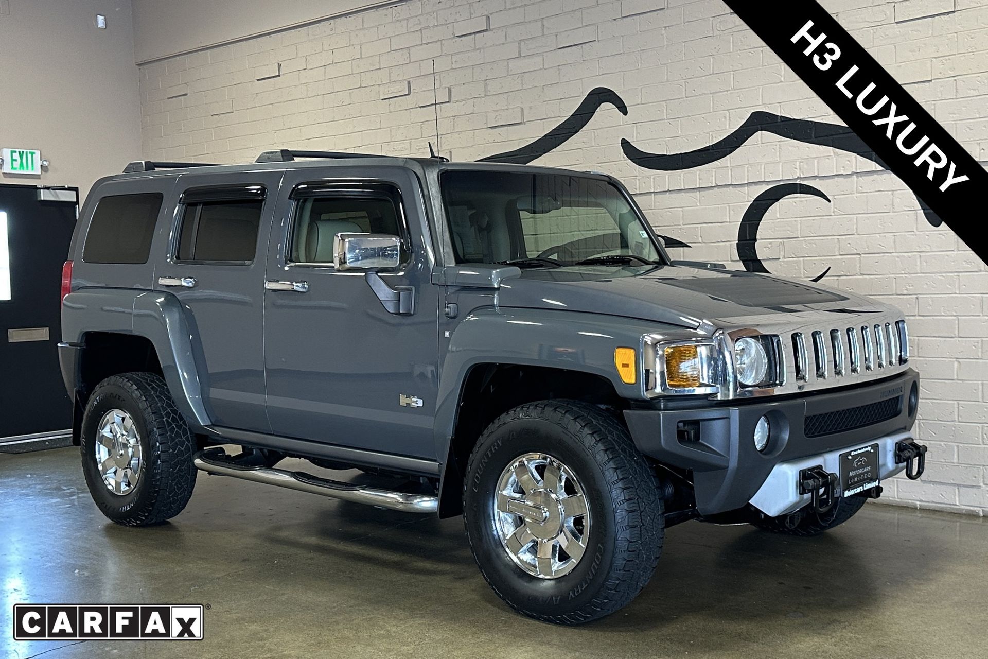 Gray (Graphite Metallic) 2009 Hummer H3 SUV / Crossover Four-Wheel Drive 4-Speed Automatic Overdrive