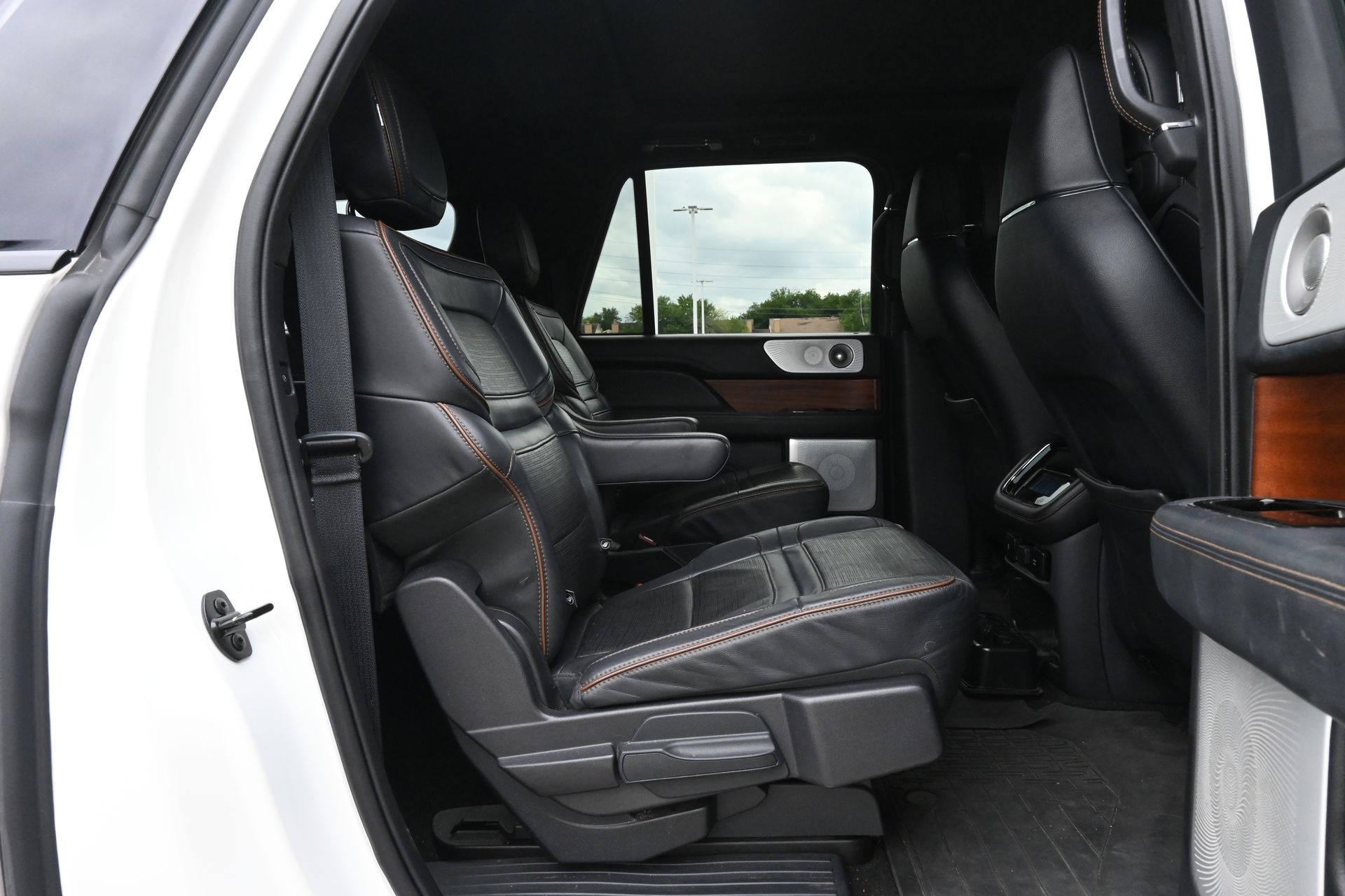2022 Lincoln Navigator L Black Label White at Classic Chevrolet Galveston