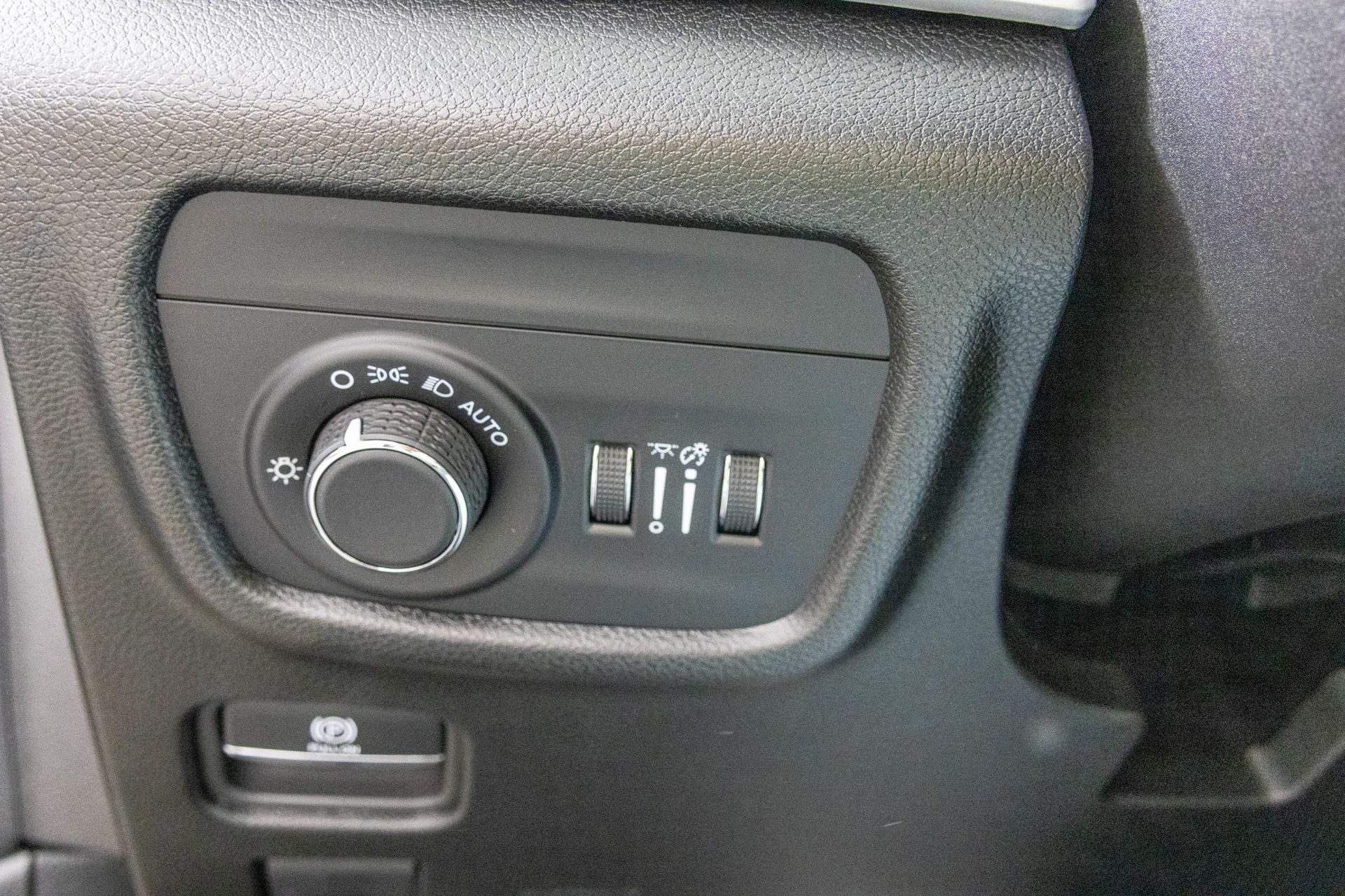 2025 JEEP GRAND CHEROKEE - Image 18