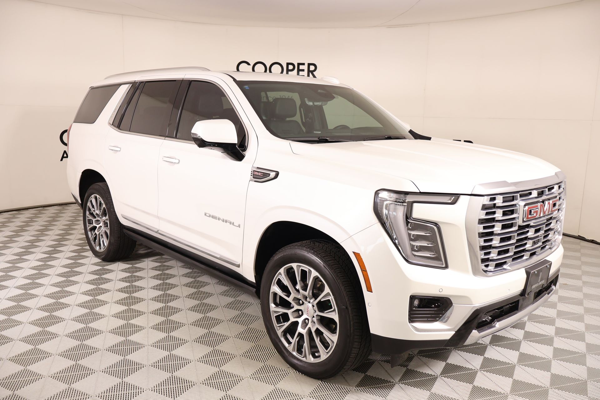 White Frost 2025 GMC Yukon SUV / Crossover Four-Wheel Drive 