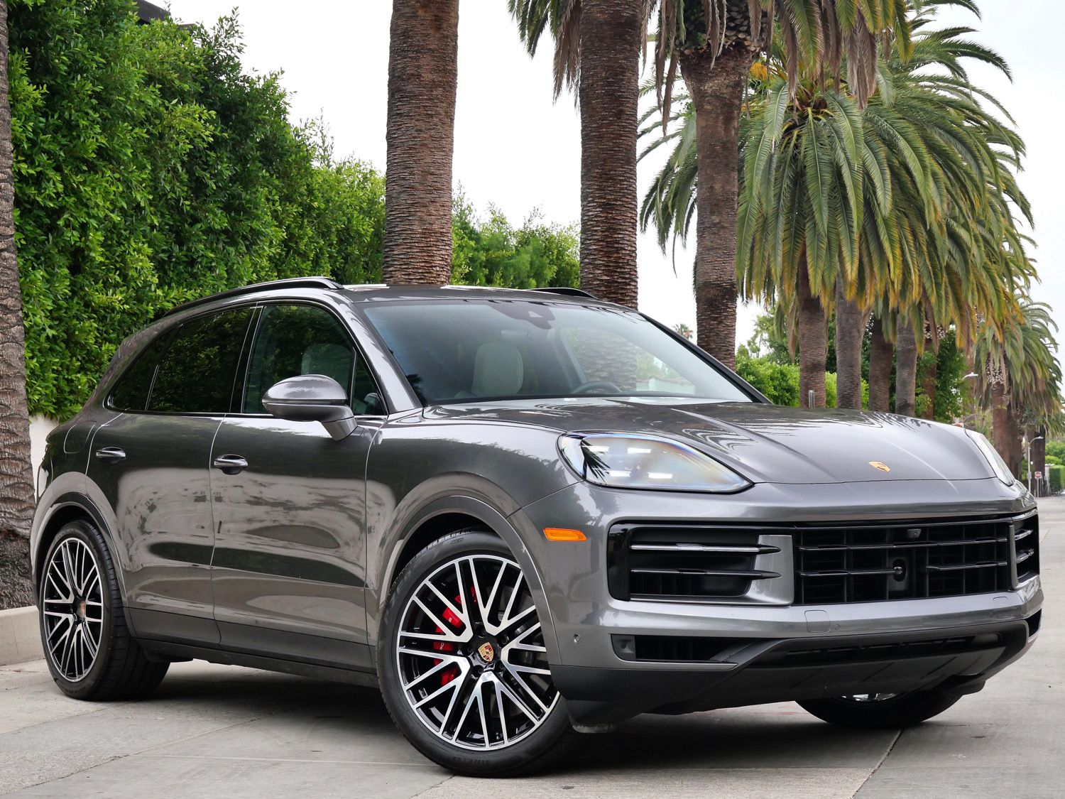 Gray (Quartzite Grey Metallic) 2025 Porsche Cayenne S AWD SUV / Crossover All-Wheel Drive 8-Speed Automatic