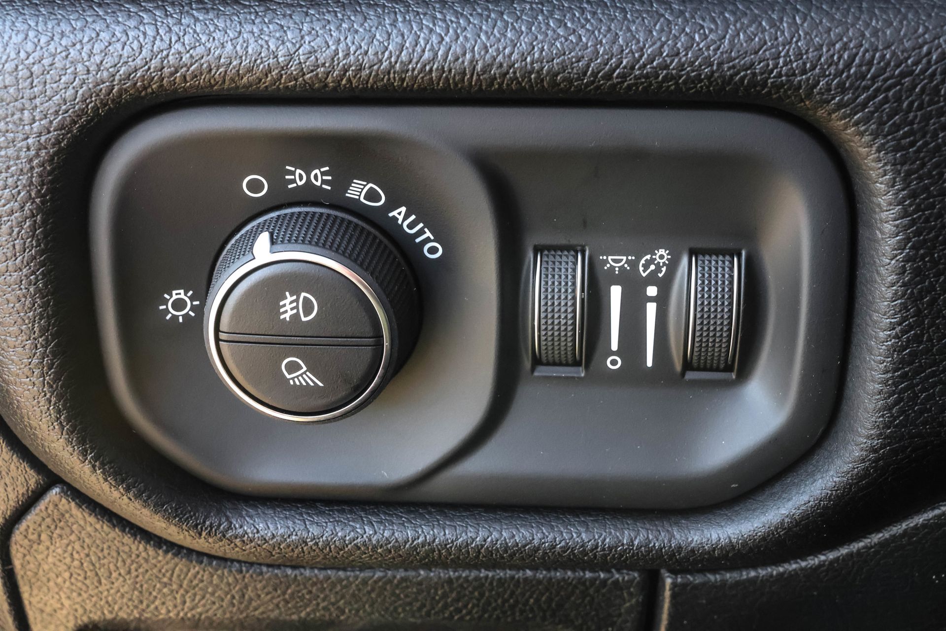 2026 RAM 1500 - Image 27