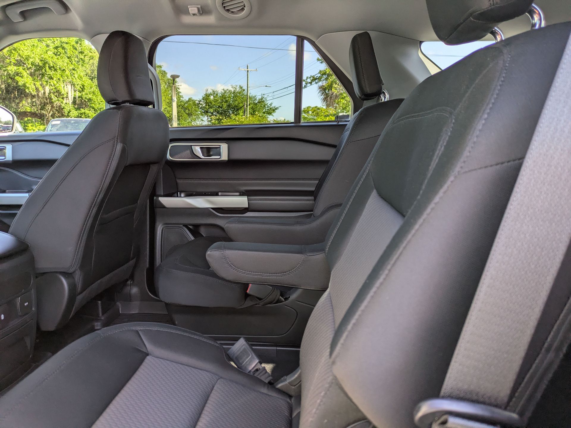 2023 Ford Explorer XLT White at Jones Ford