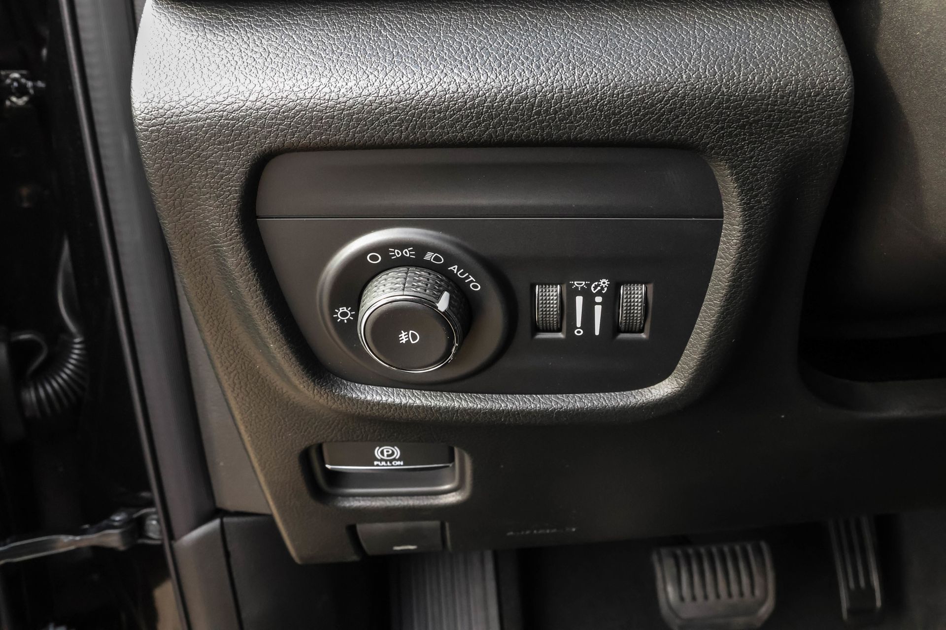 2025 JEEP GRAND CHEROKEE L - Image 28