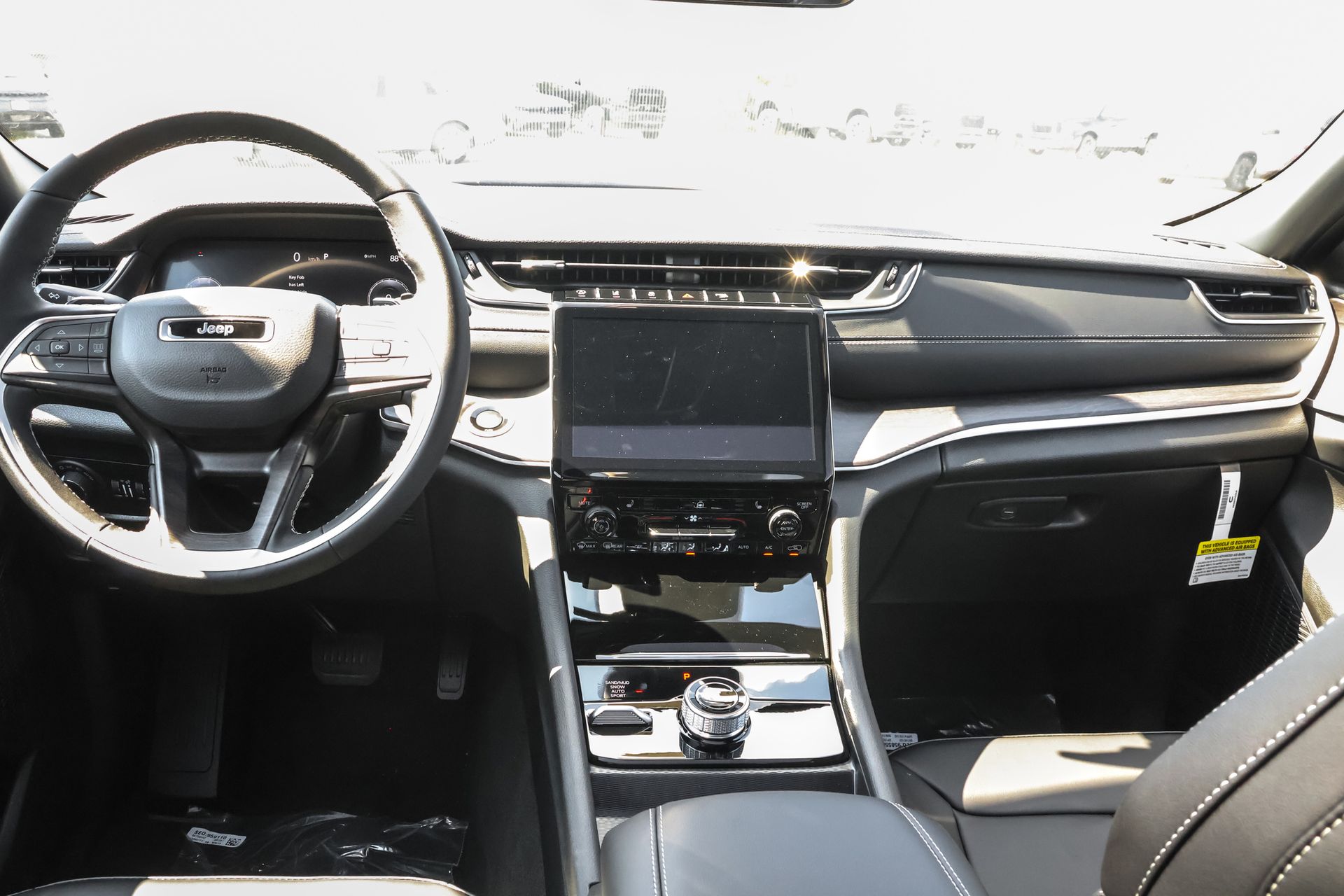 2025 JEEP GRAND CHEROKEE - Image 9