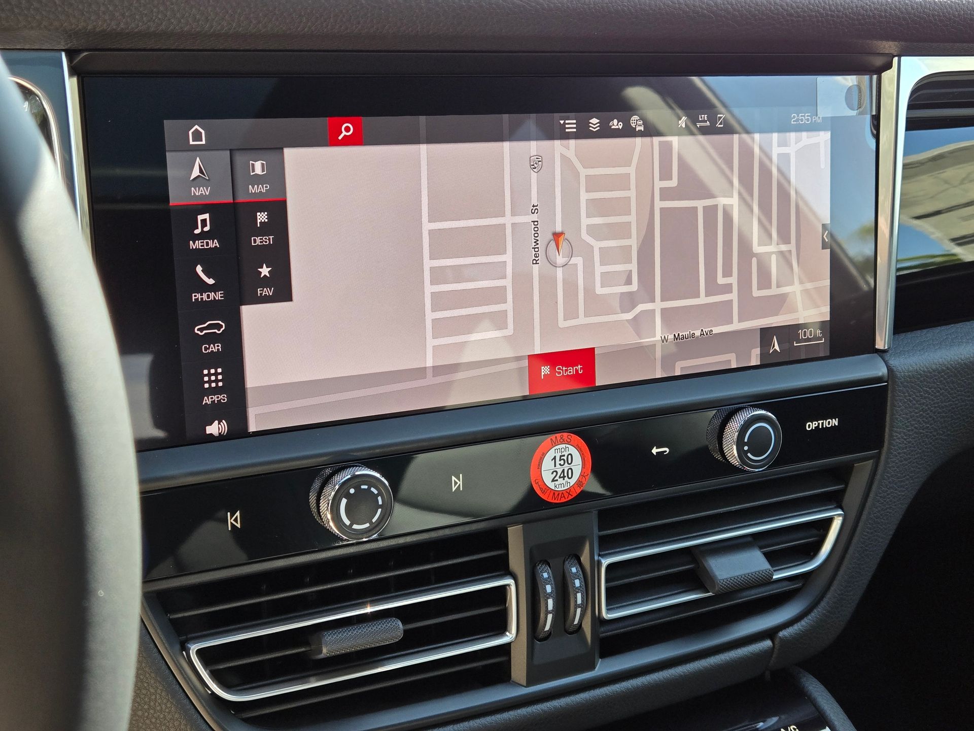 2025 Macan picture #24