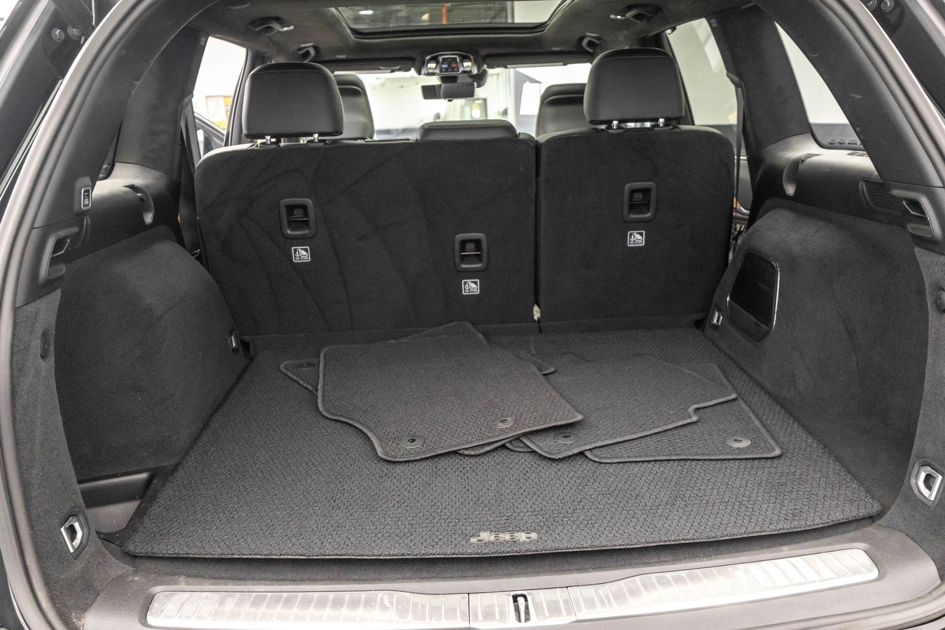 2022 JEEP GRAND CHEROKEE - Image 37