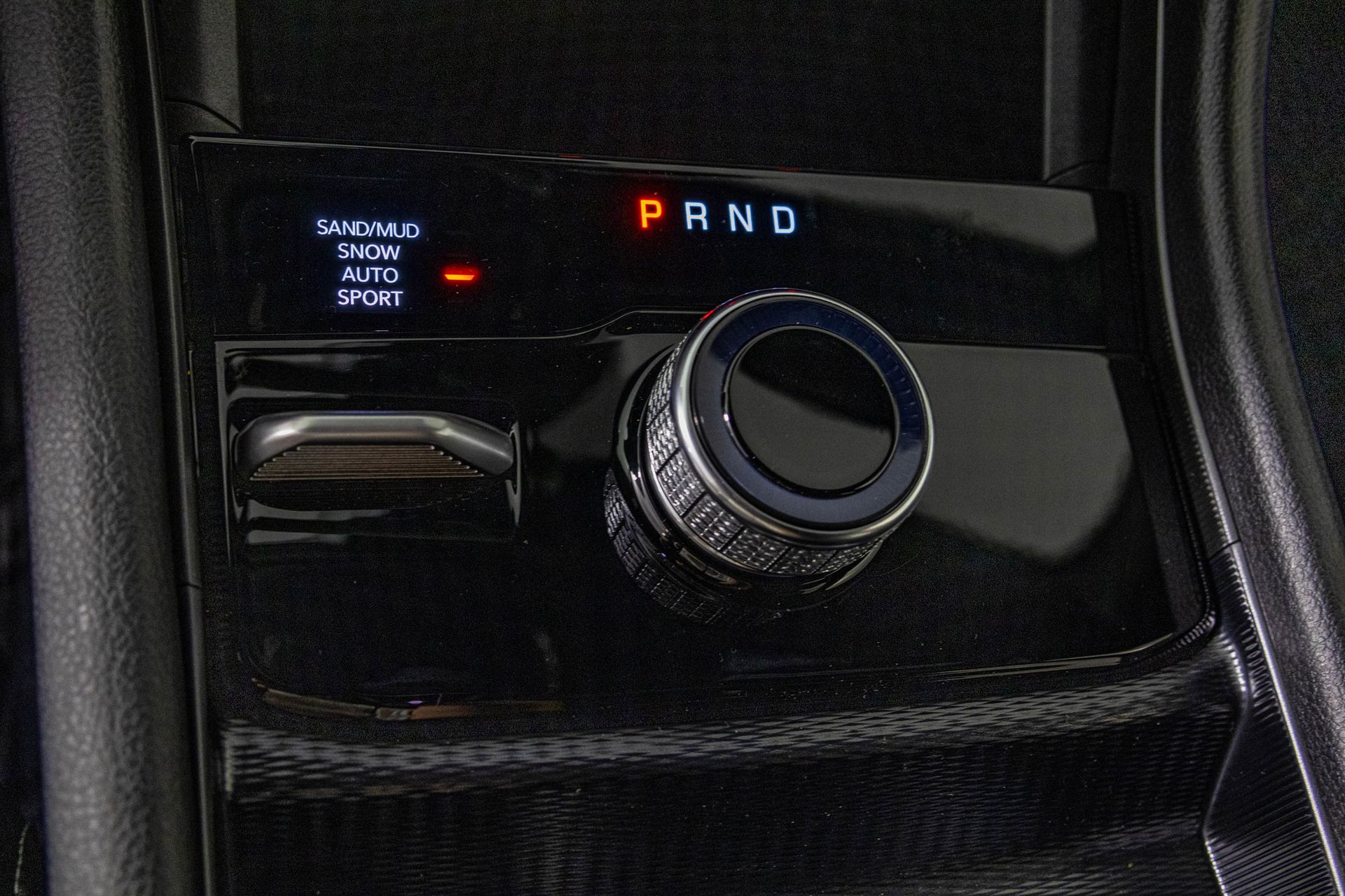 2025 JEEP GRAND CHEROKEE - Image 24