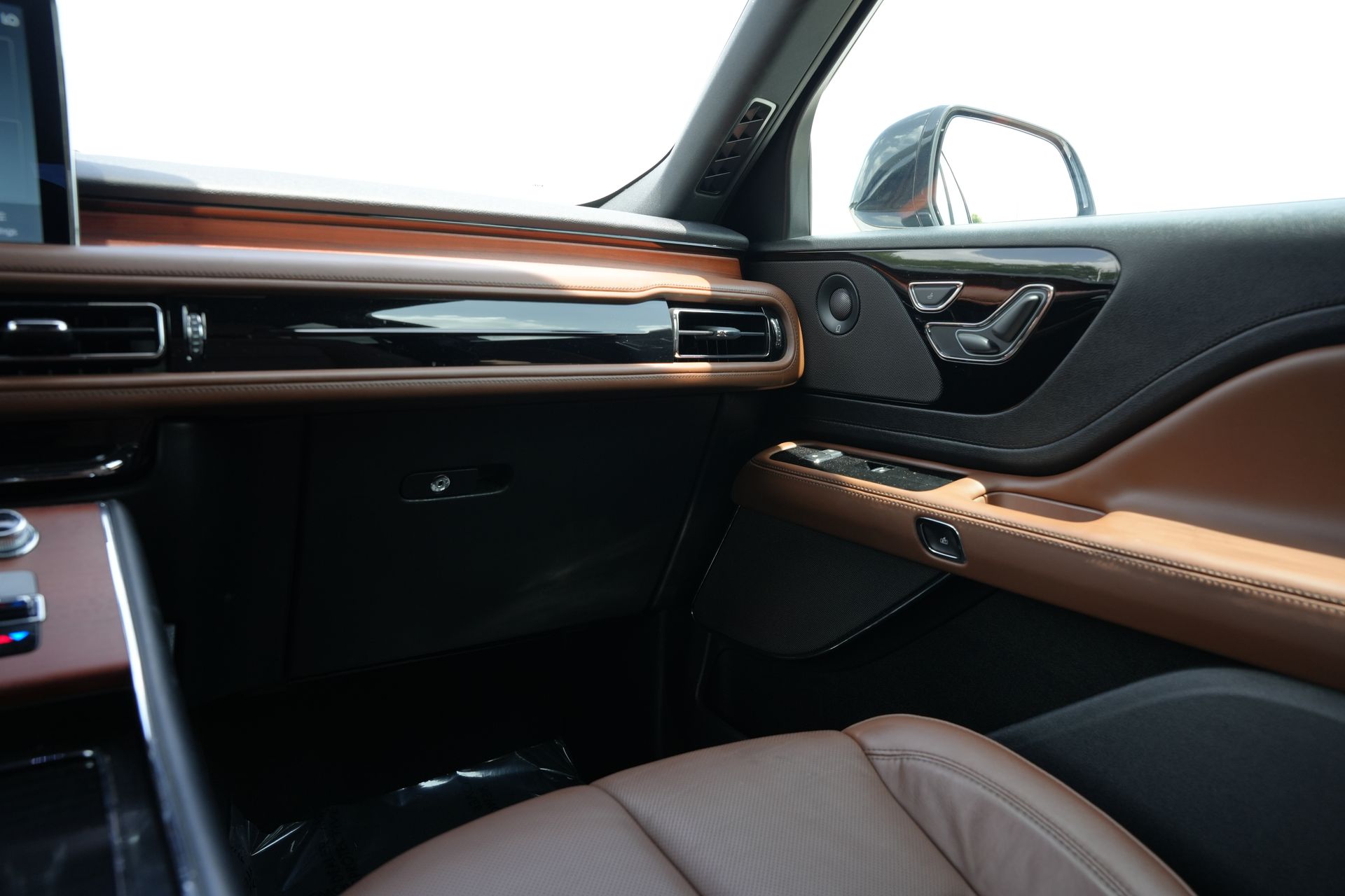 2023 Lincoln Aviator Reserve White at Genesis of Spring
