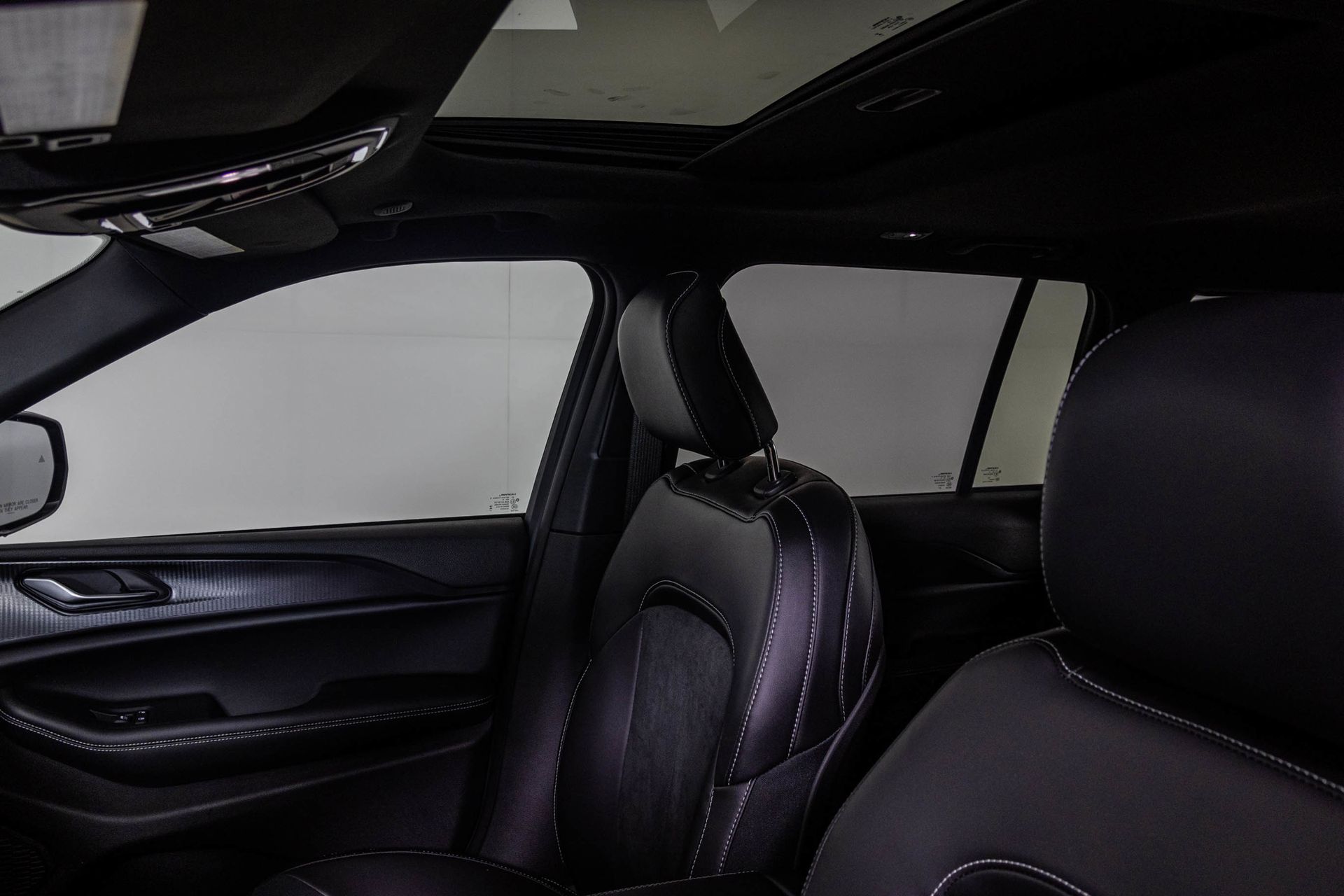 2025 JEEP GRAND CHEROKEE - Image 25