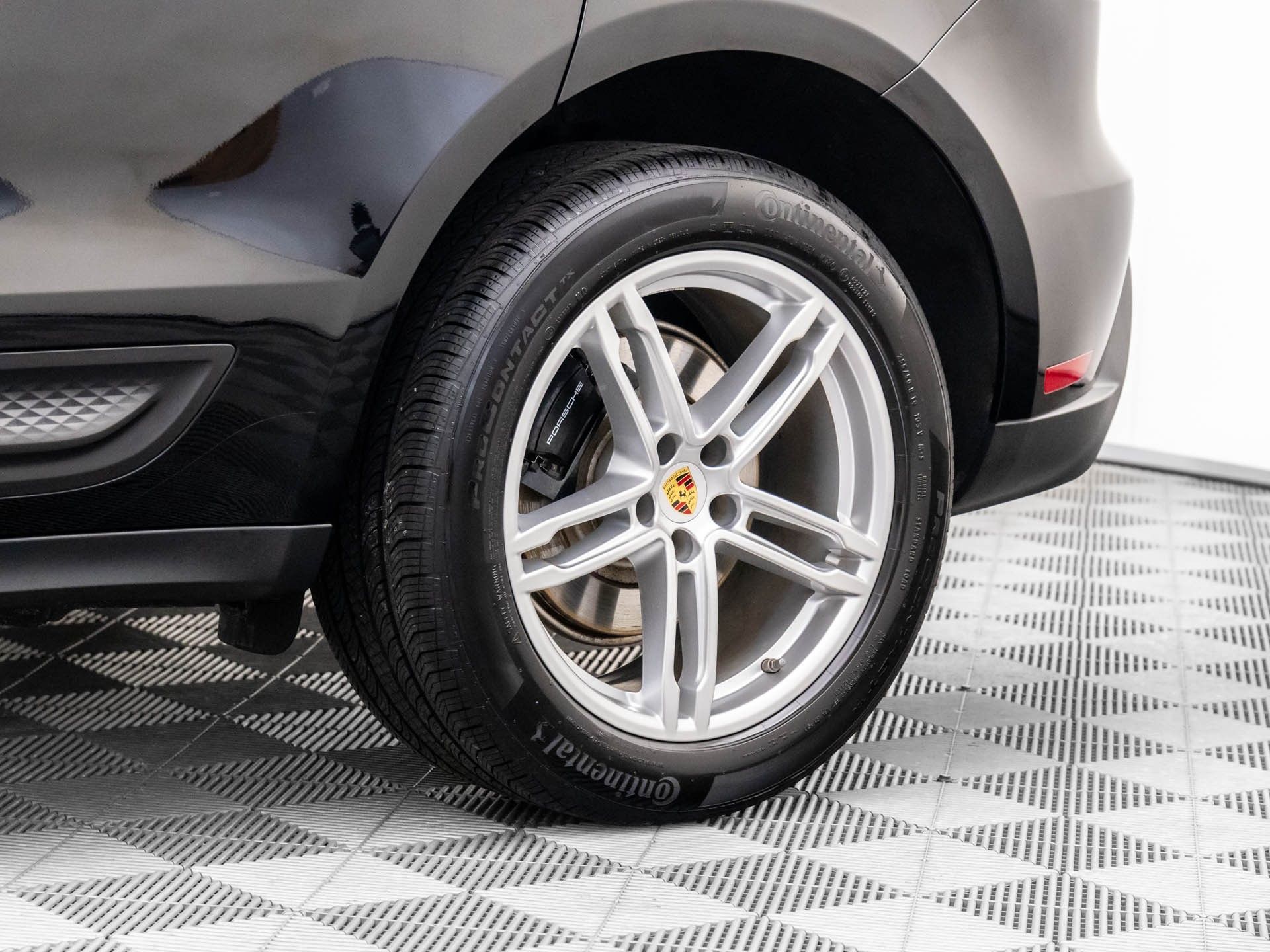 2024 Porsche Macan  photo
