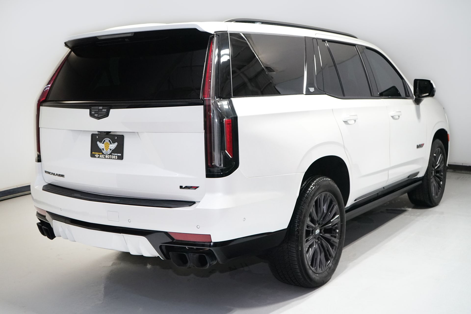 View vehicle photo 5