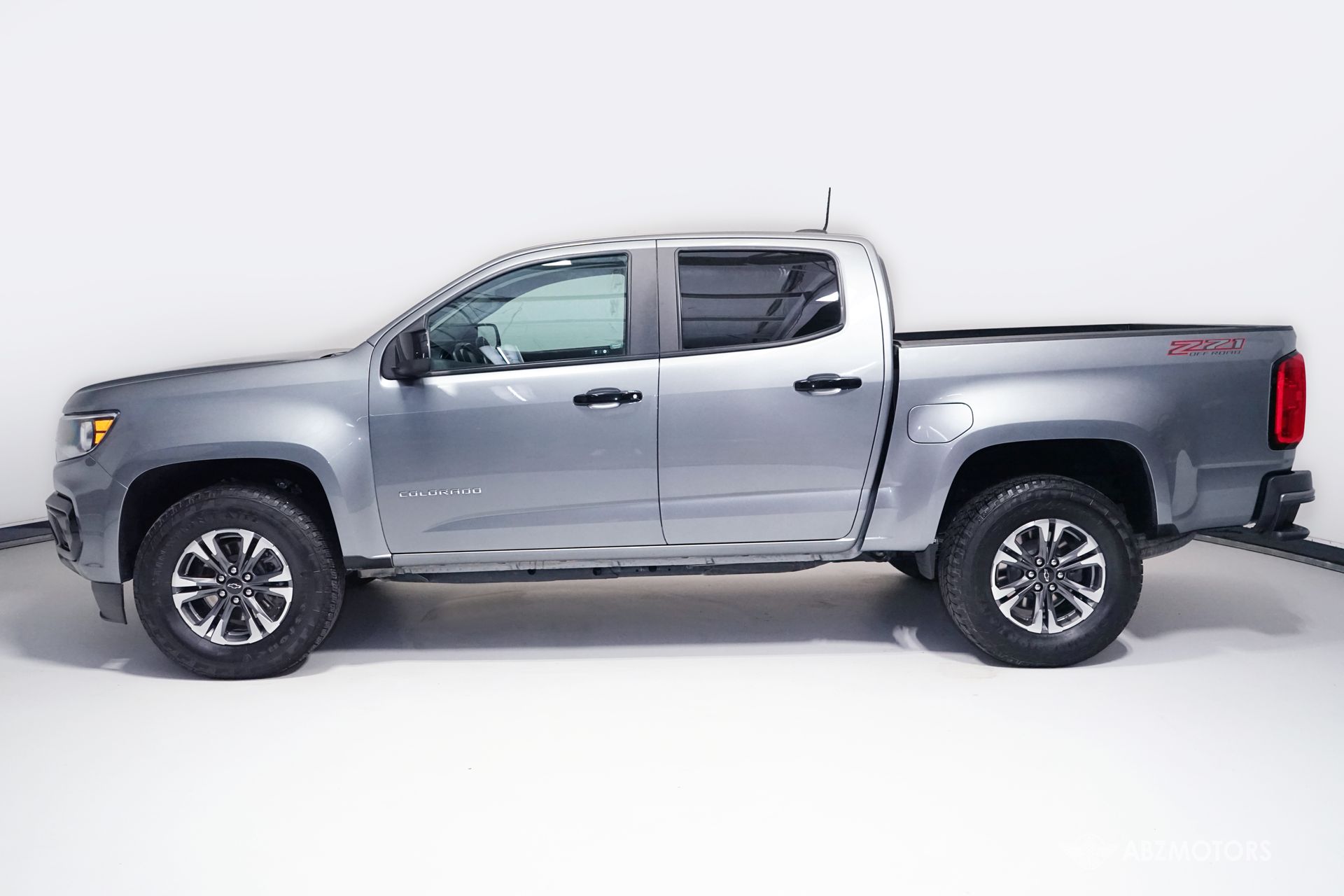 View vehicle photo 4