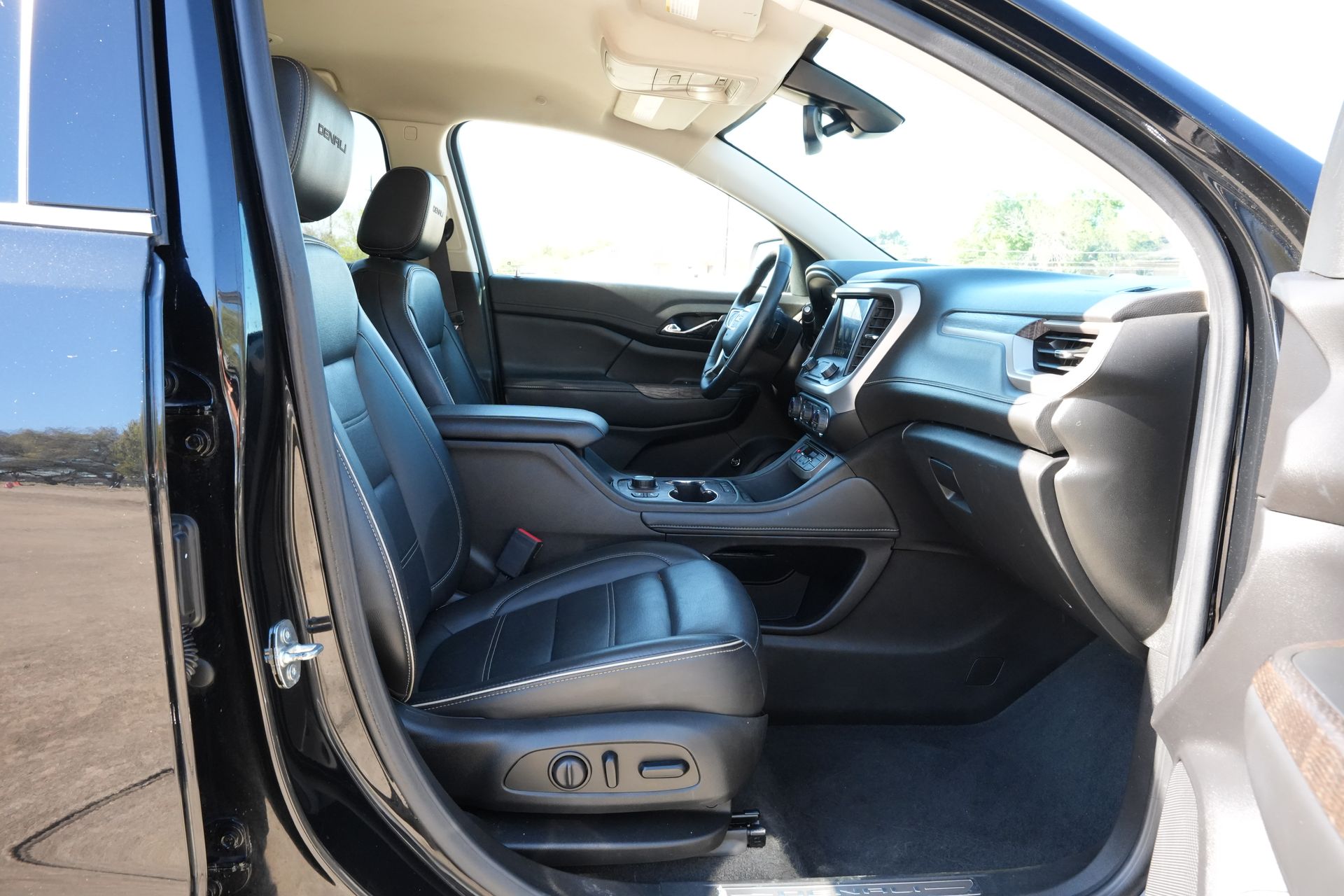 2023 GMC Acadia Denali Black at AutoSavvy Houston Southwest