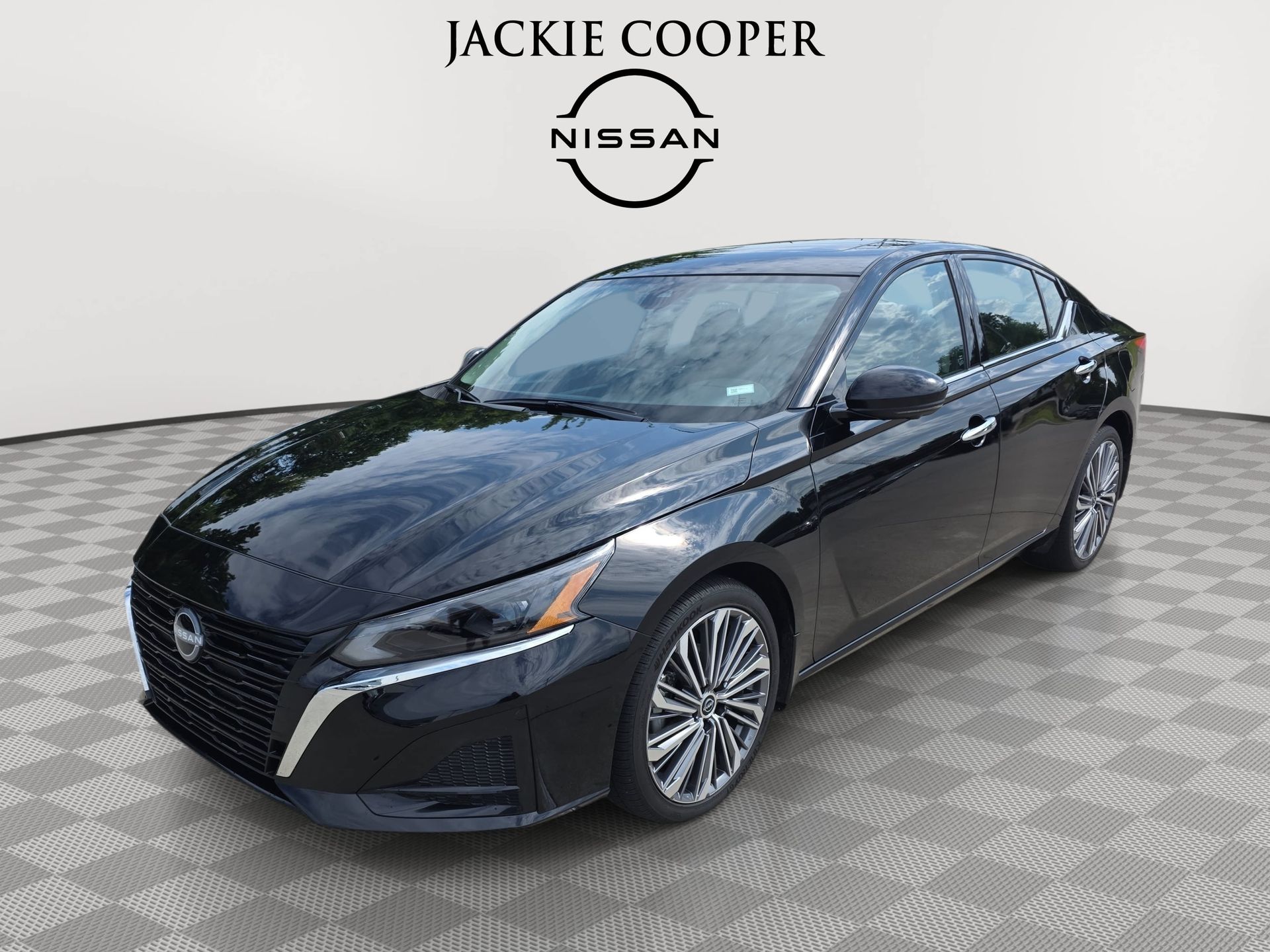 Super Black Clearcoat 2025 Nissan Altima Sedan Front-Wheel Drive Continuously Variable Transmission