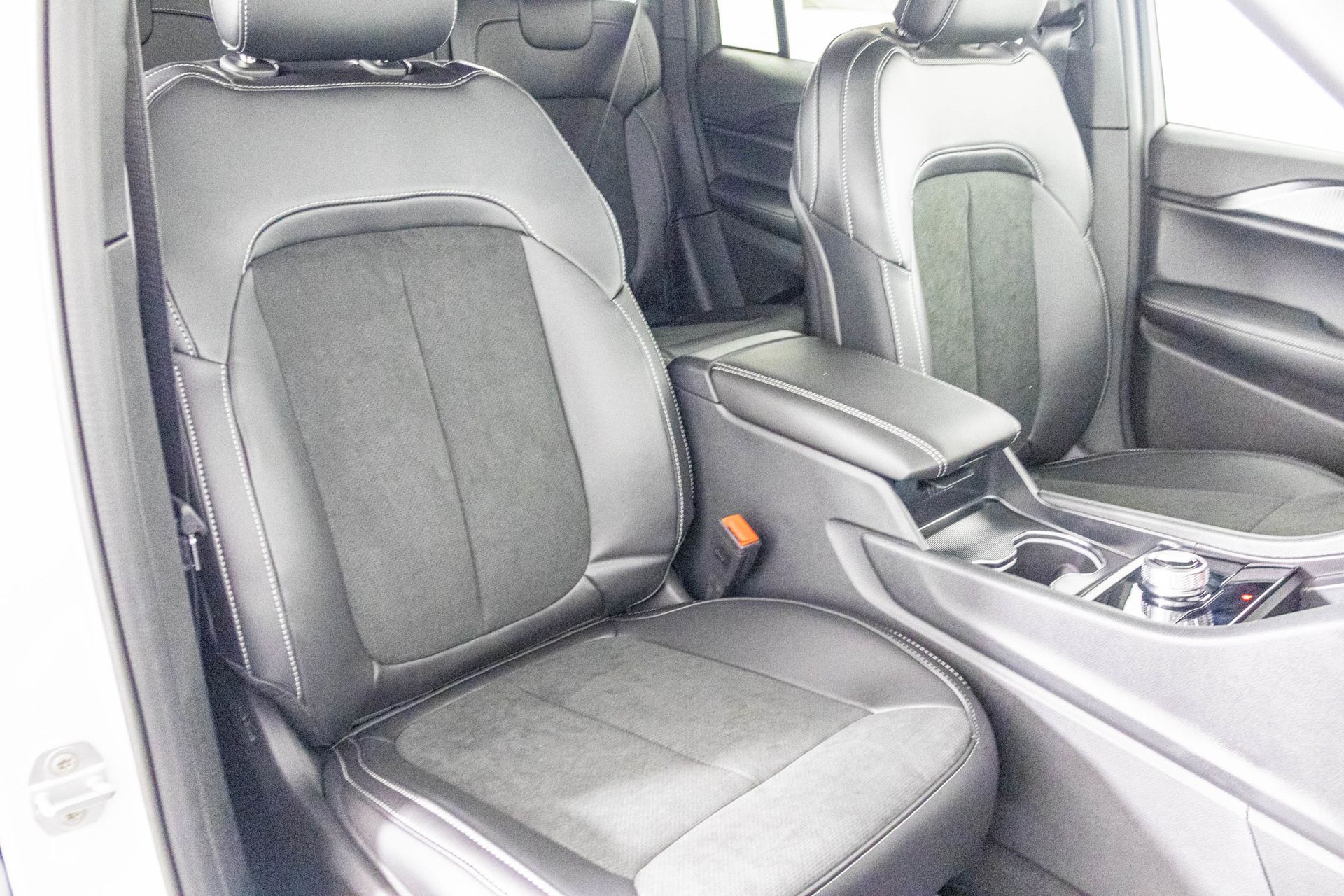 2025 JEEP GRAND CHEROKEE - Image 36