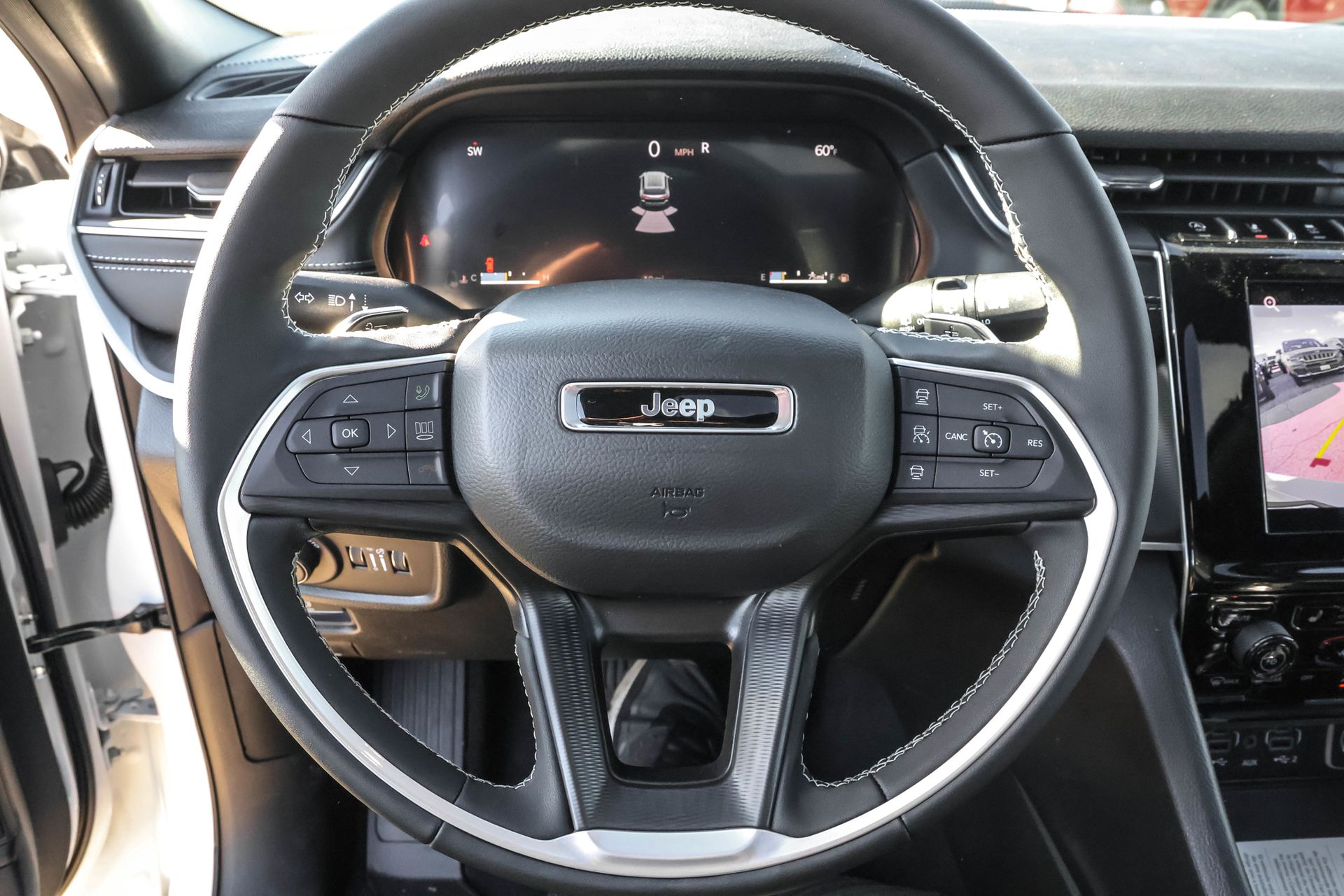 2025 JEEP GRAND CHEROKEE L - Image 28