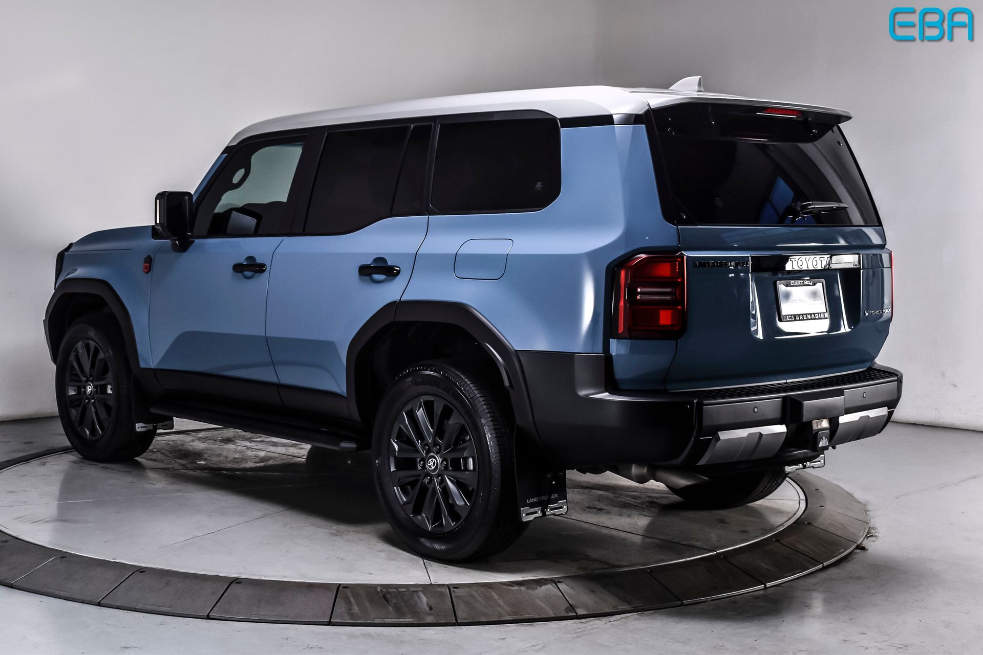 View vehicle photo 4