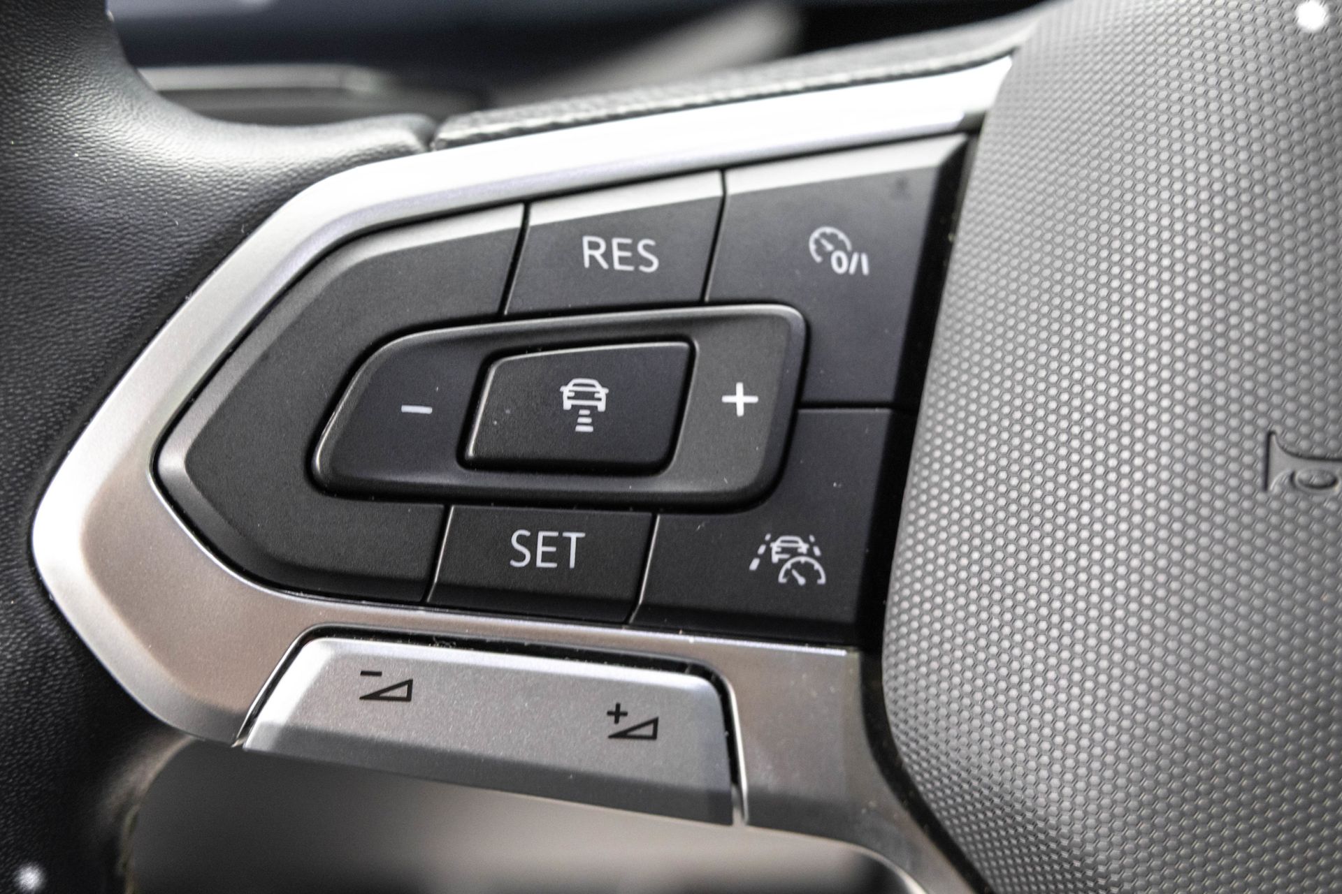 2023 VOLKSWAGEN TAOS - Image 18