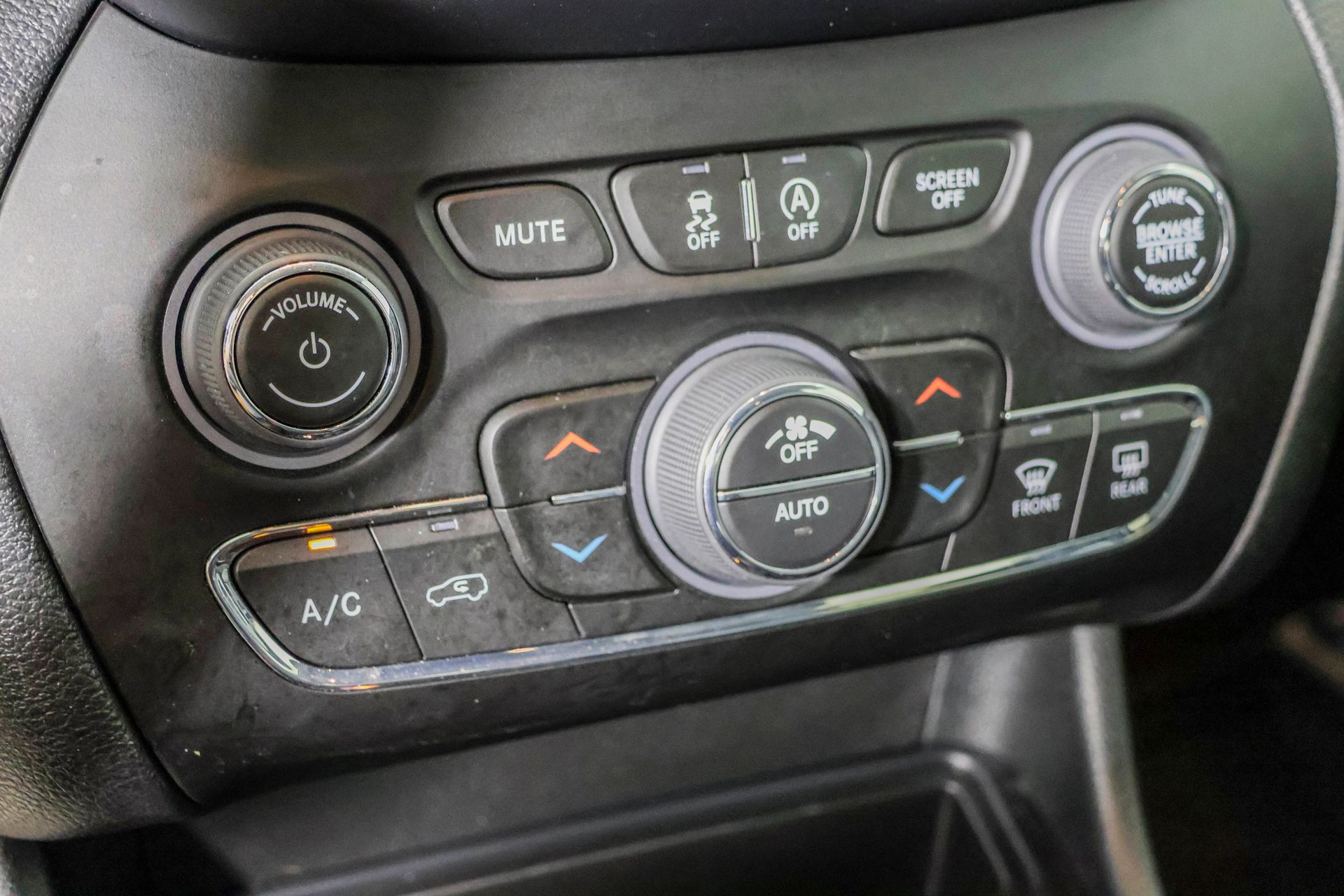 2022 JEEP CHEROKEE - Image 29