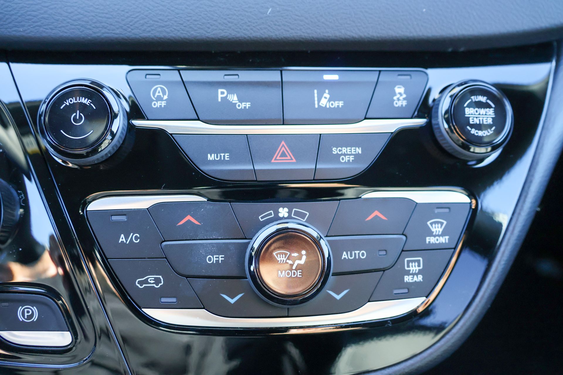 2026 CHRYSLER VOYAGER - Image 21