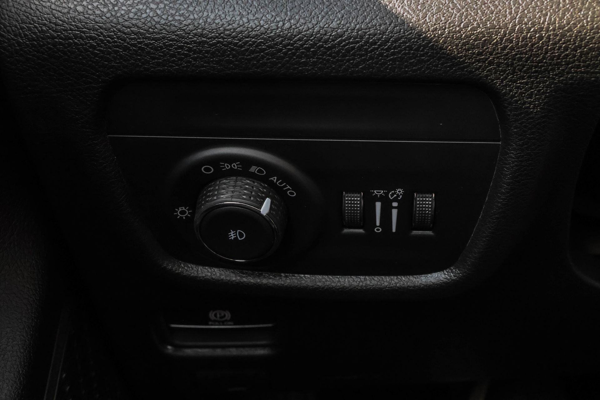 2025 JEEP GRAND CHEROKEE L - Image 28