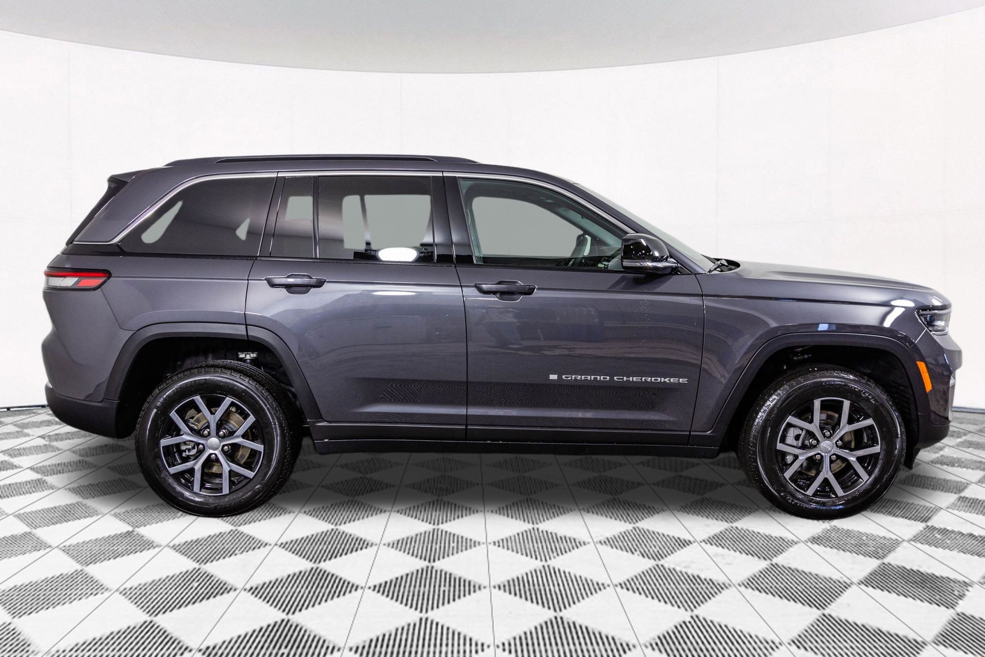 2025 JEEP GRAND CHEROKEE - Image 6