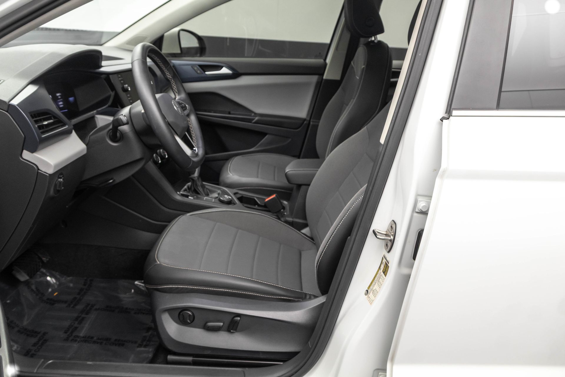 2023 VOLKSWAGEN TAOS - Image 5