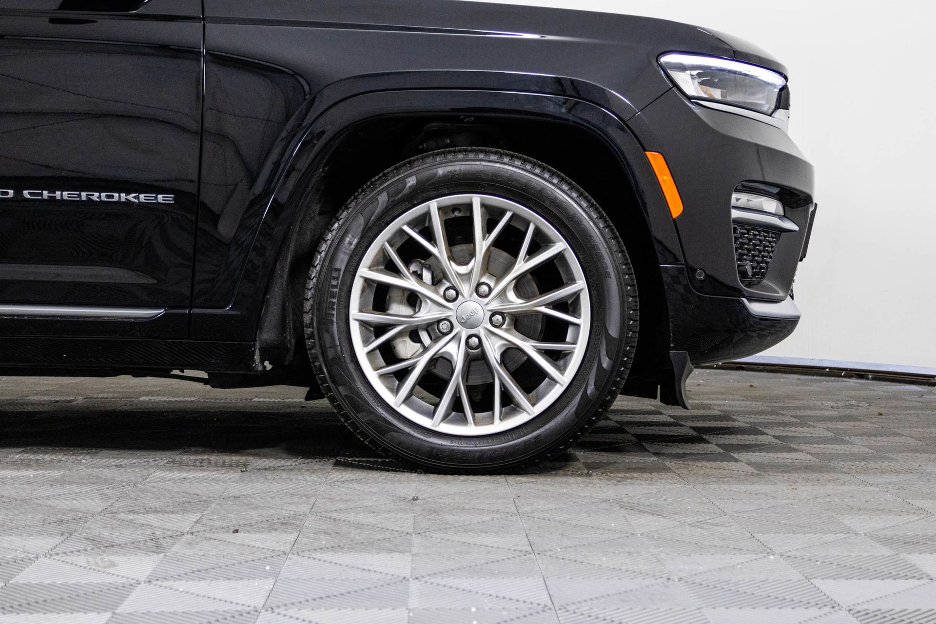 2023 JEEP GRAND CHEROKEE - Image 46