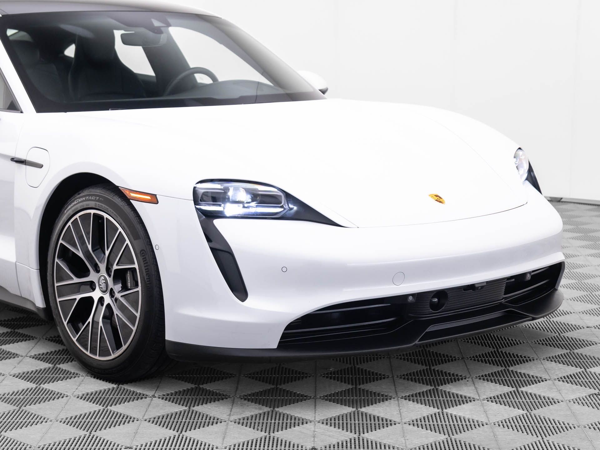 2022 Porsche Taycan  photo