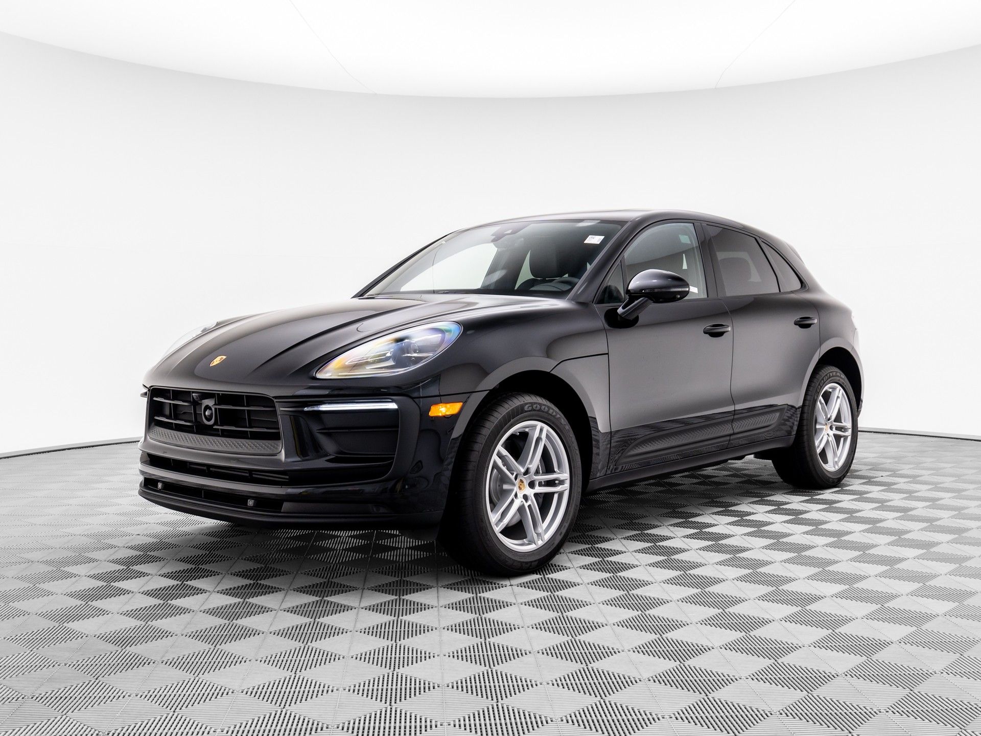 2024 Porsche Macan  photo