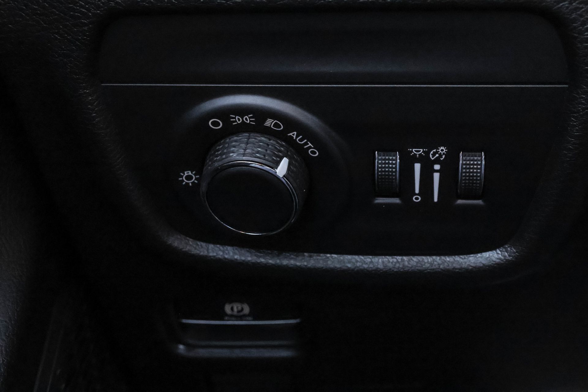 2025 JEEP GRAND CHEROKEE L - Image 28