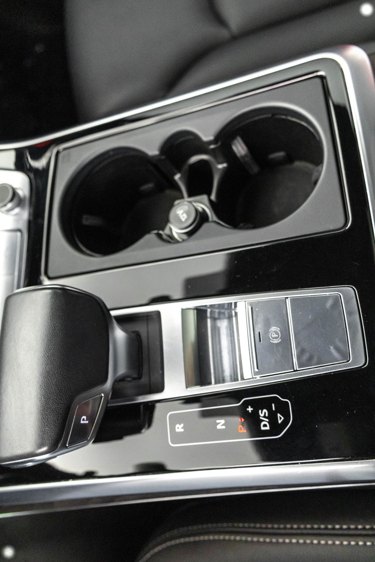 2019 AUDI Q8 - Image 30