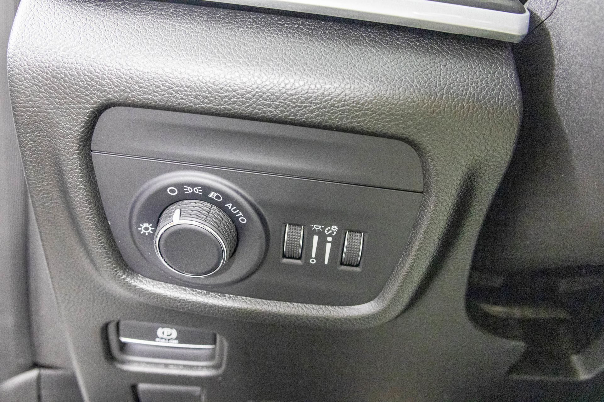 2025 JEEP GRAND CHEROKEE - Image 18