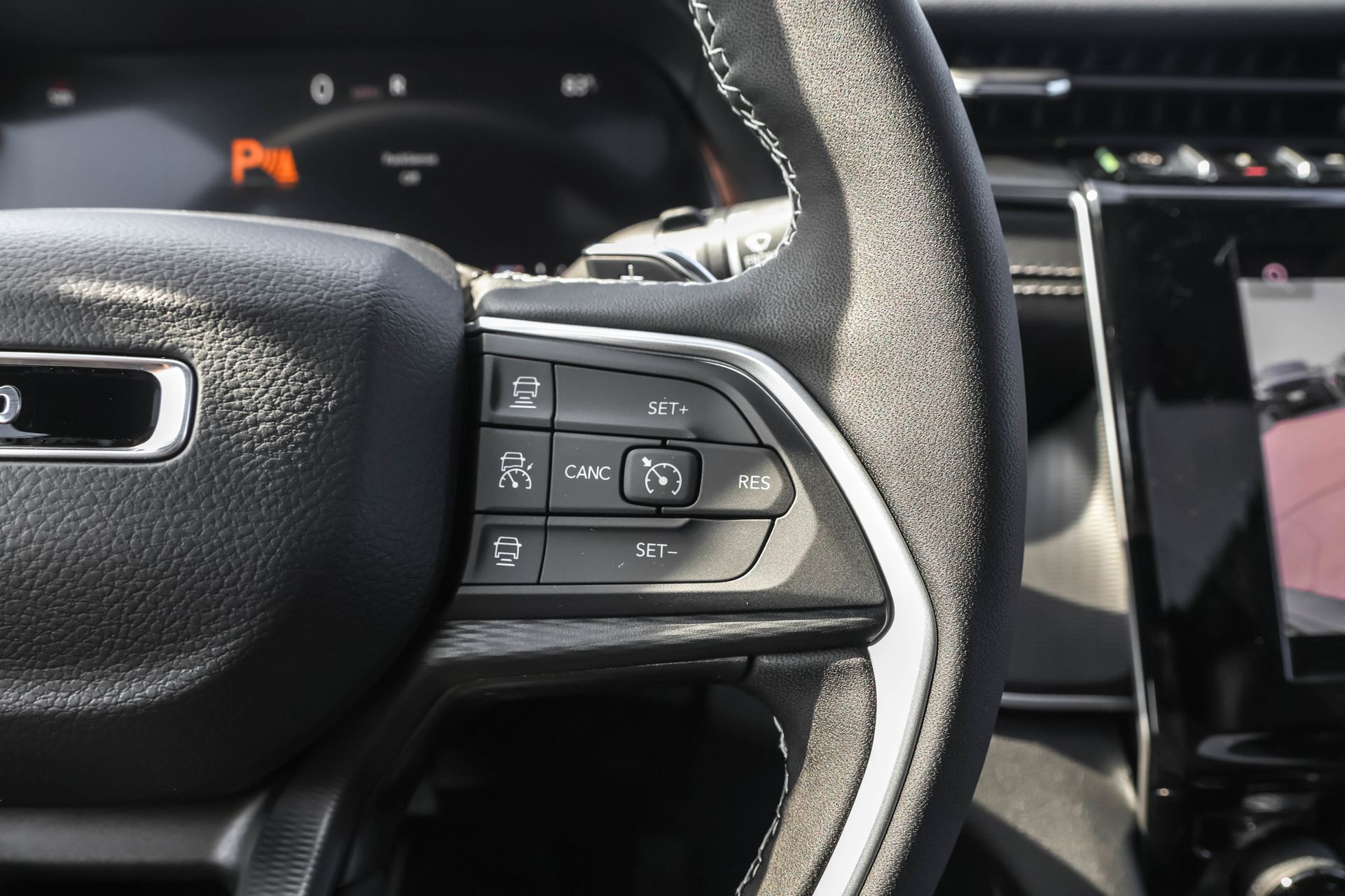 2025 JEEP GRAND CHEROKEE - Image 25