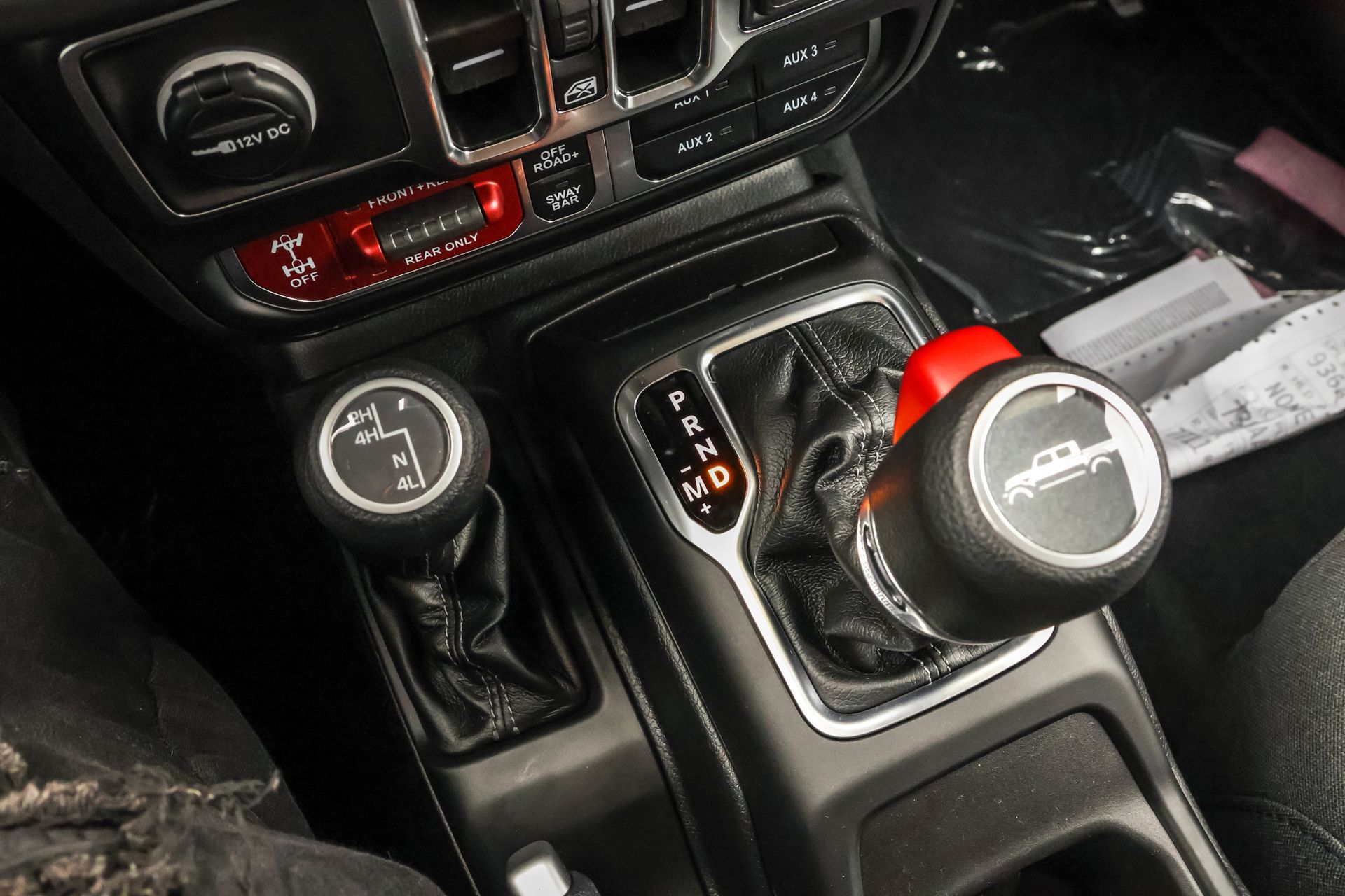 2025 JEEP GLADIATOR - Image 21