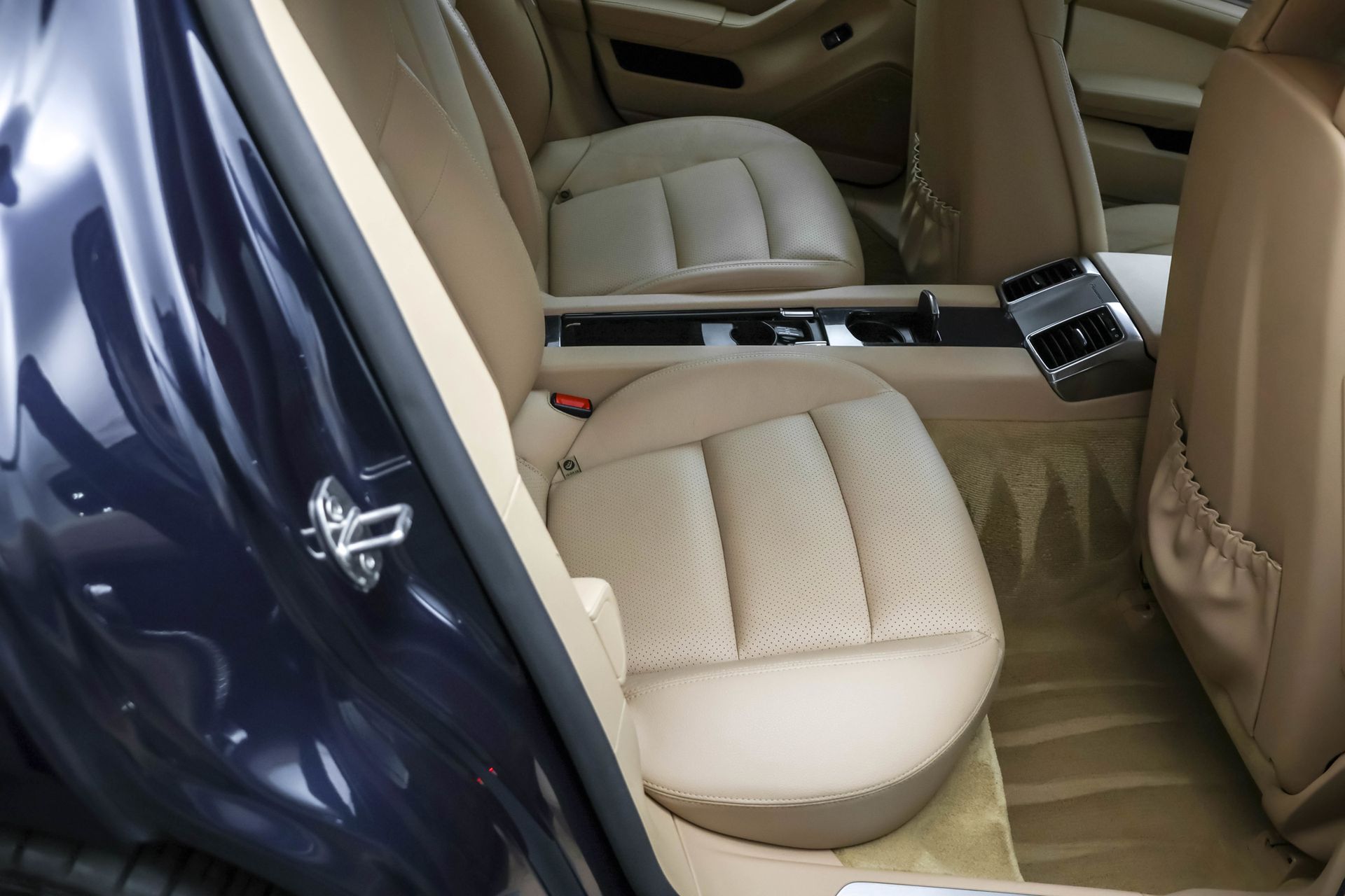 2015 PORSCHE PANAMERA - Image 32