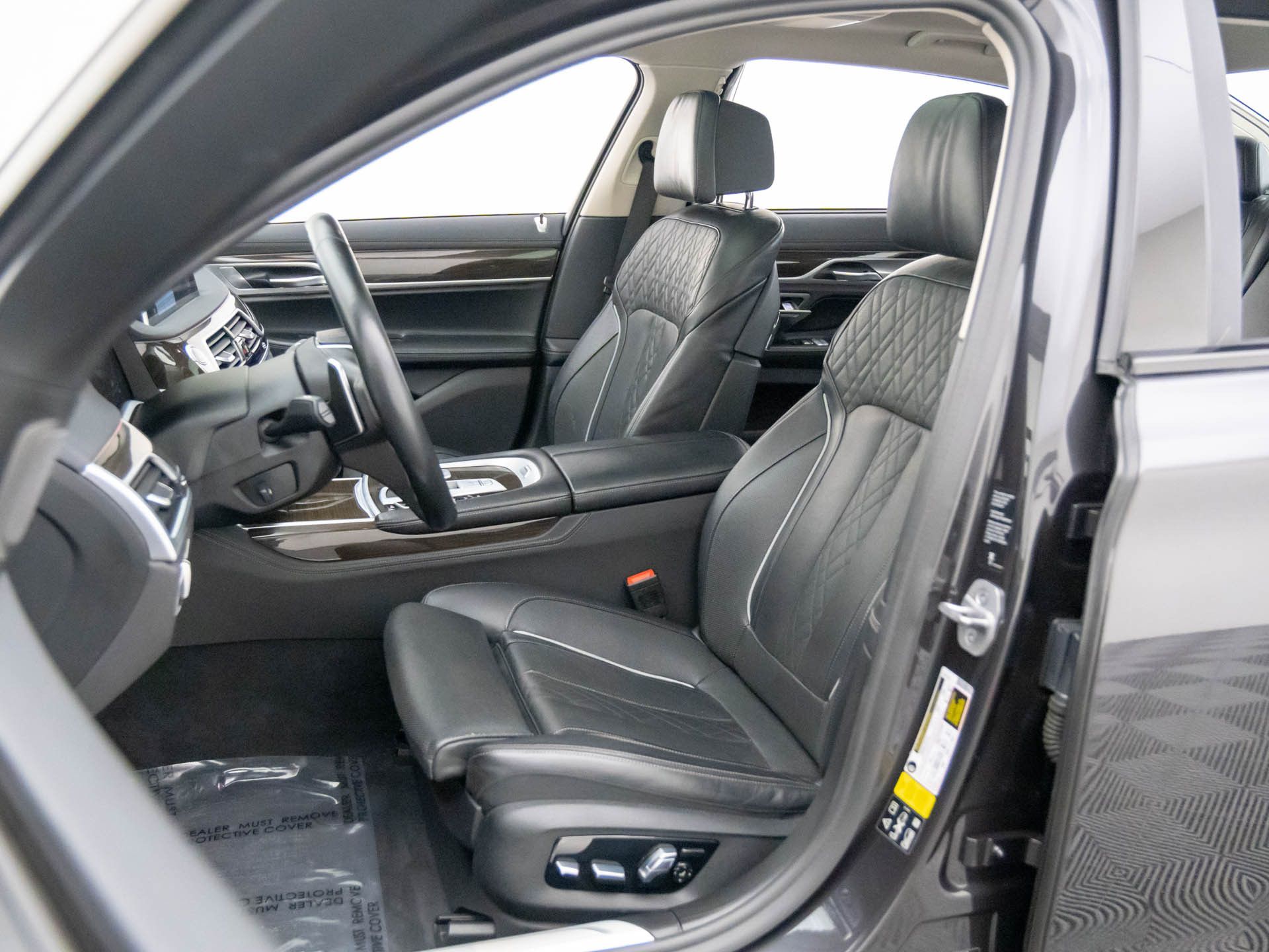 2022 BMW 7-Series 740i xDrive photo