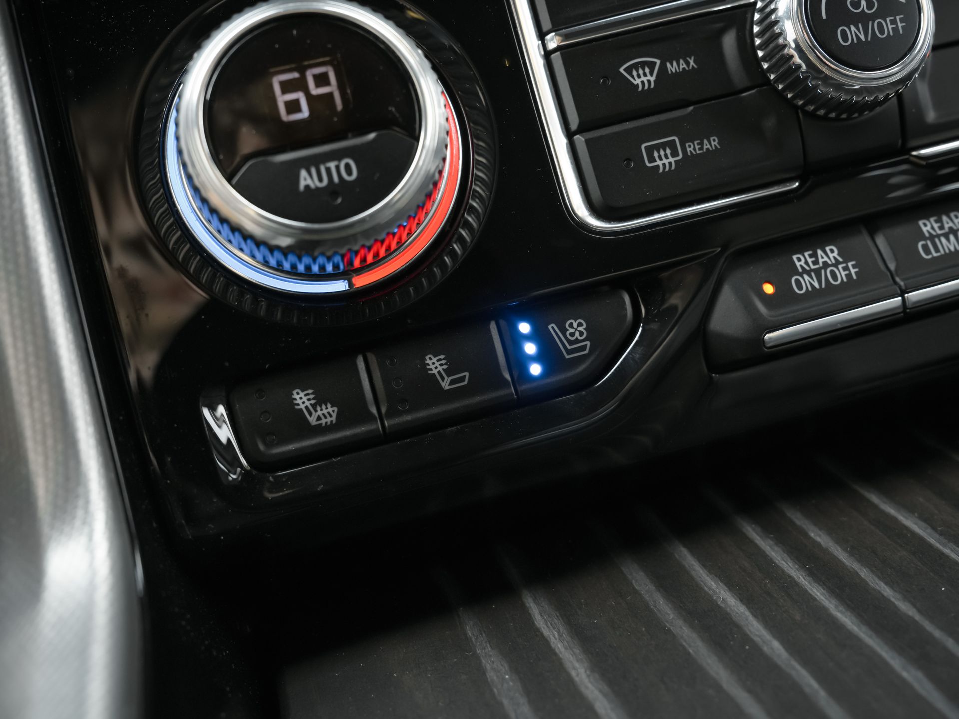 used 2023 GMC Yukon car, priced at $65,400