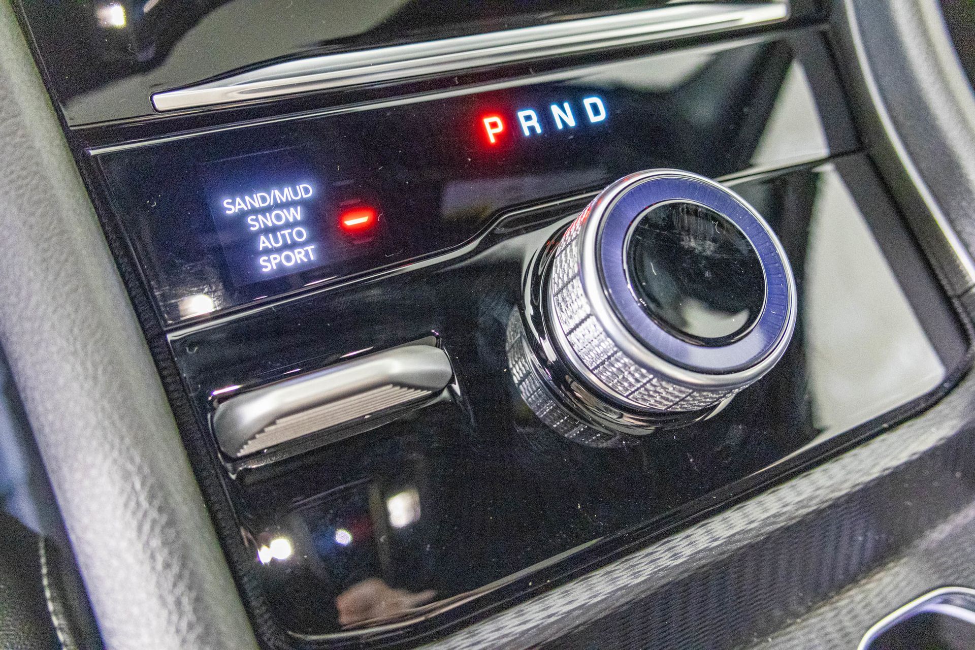 2025 JEEP GRAND CHEROKEE - Image 29