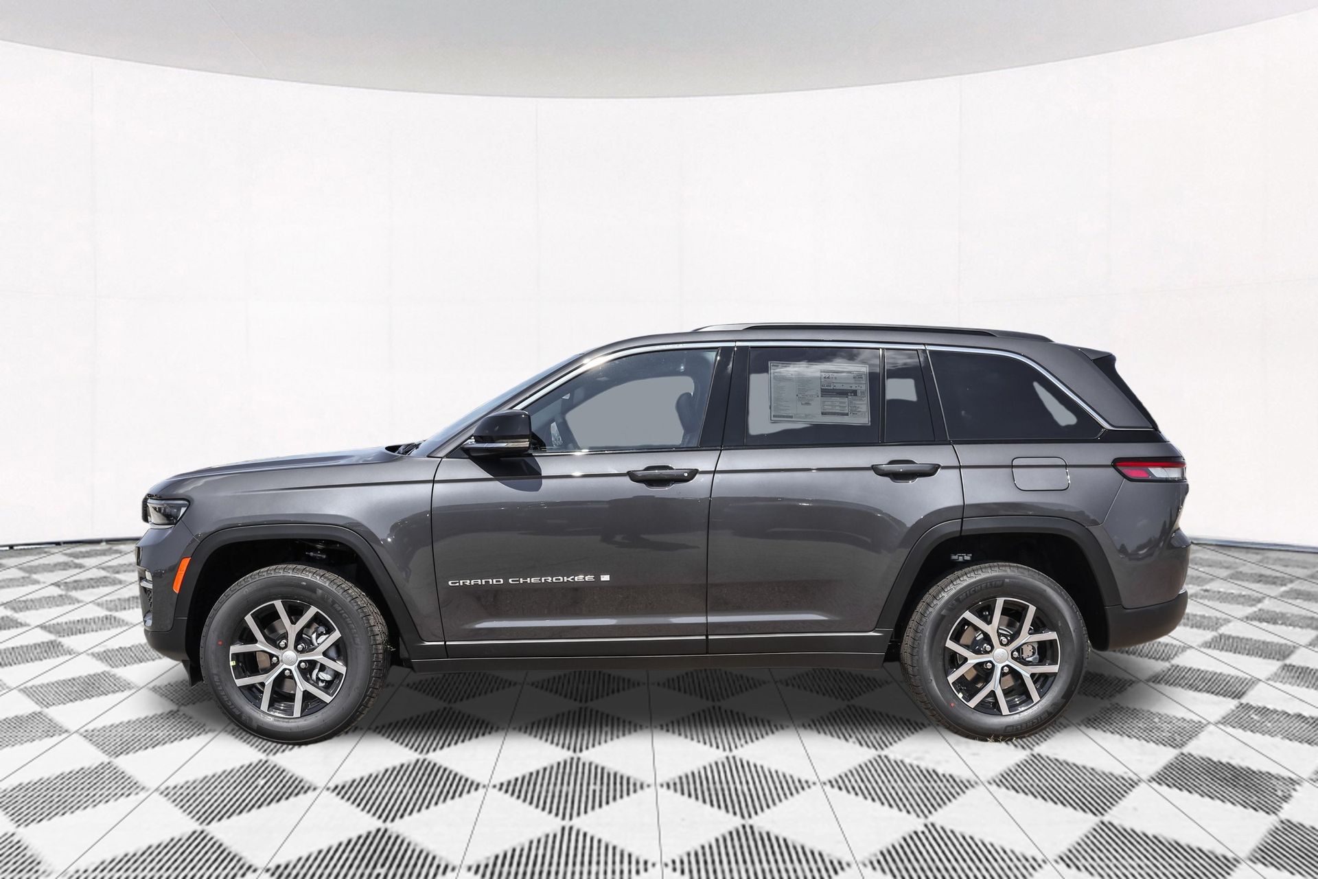 2025 JEEP GRAND CHEROKEE - Image 12