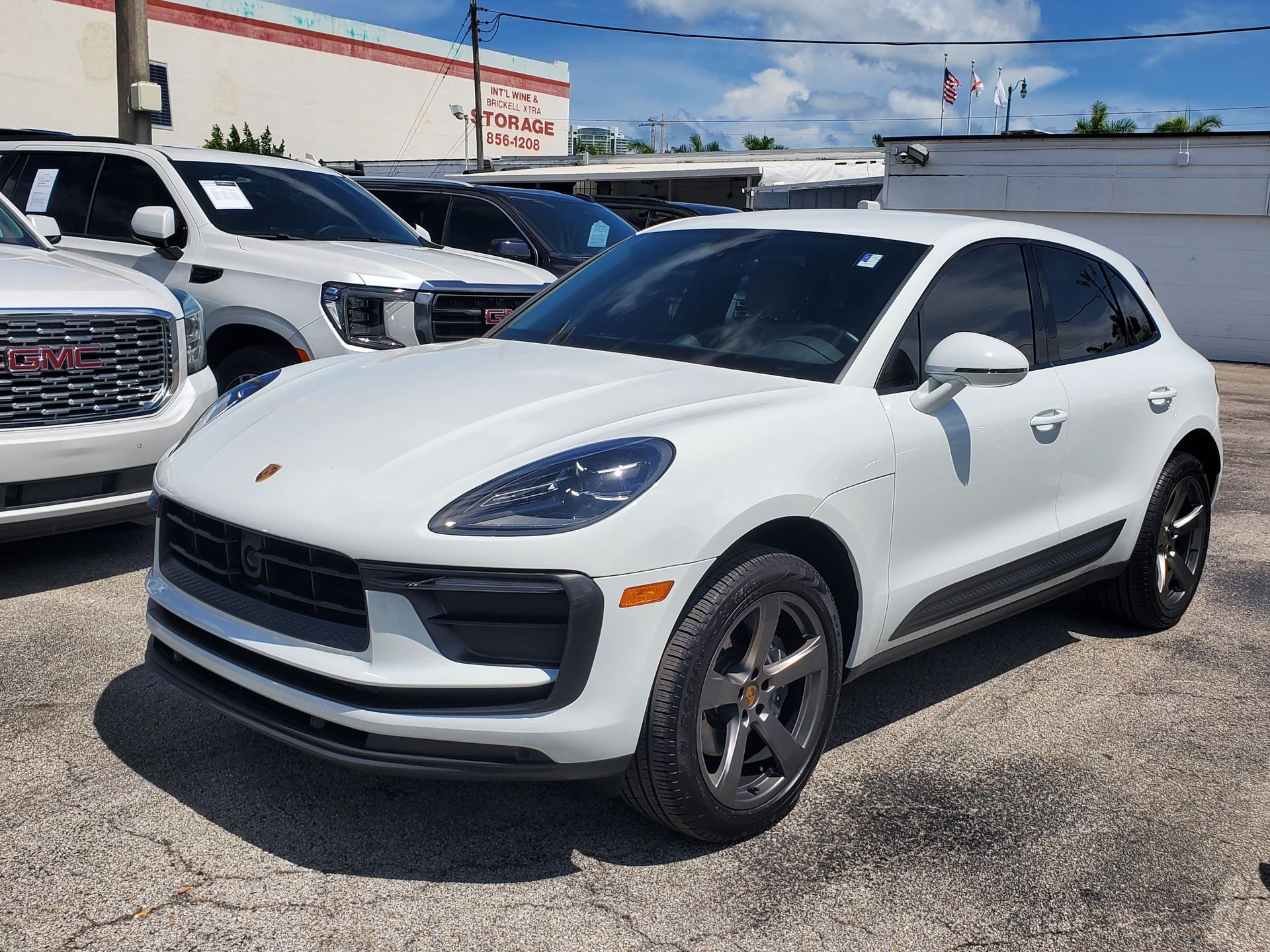  2025 Porsche Macan AWD   