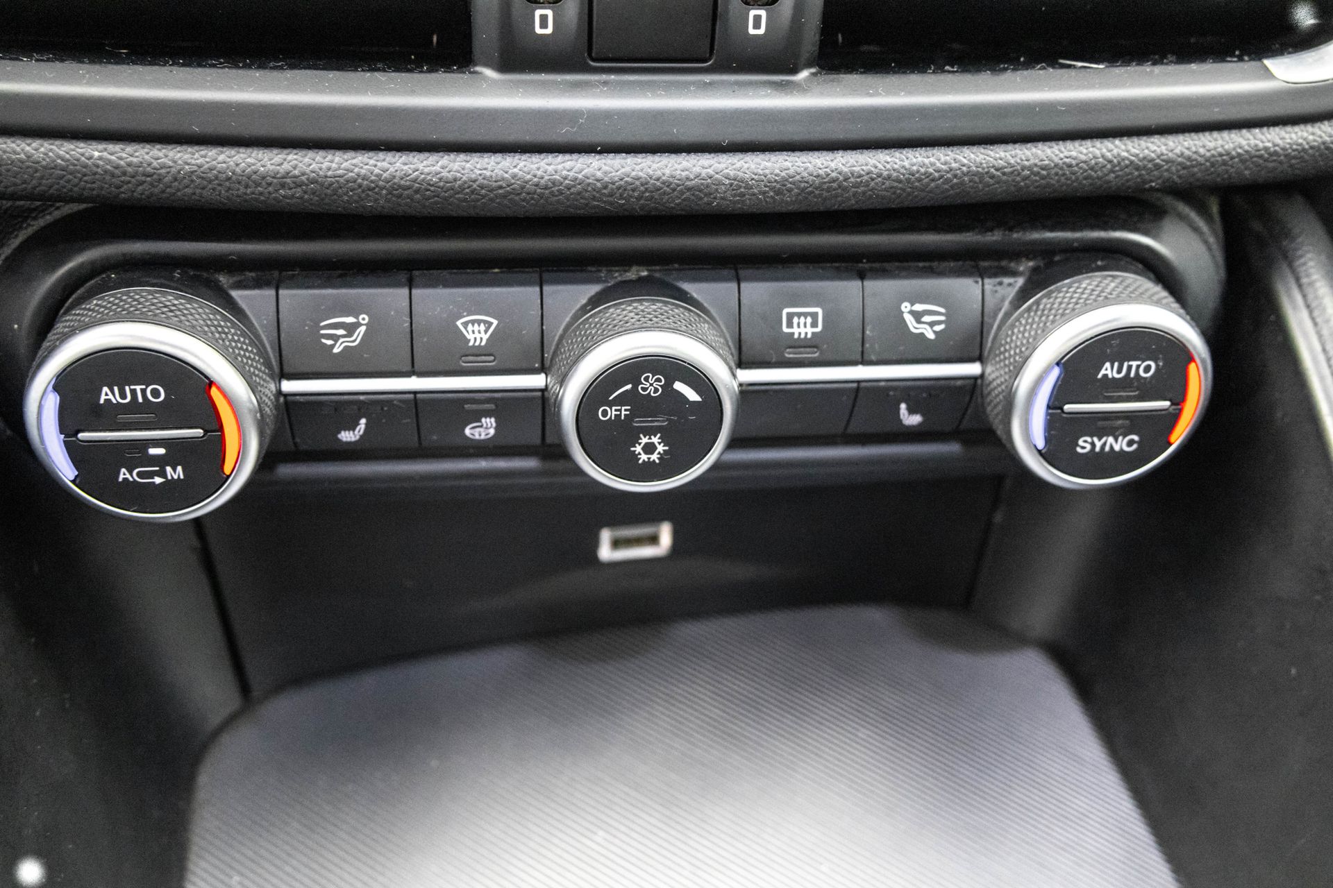 2017 ALFA ROMEO GIULIA (952) - Image 27