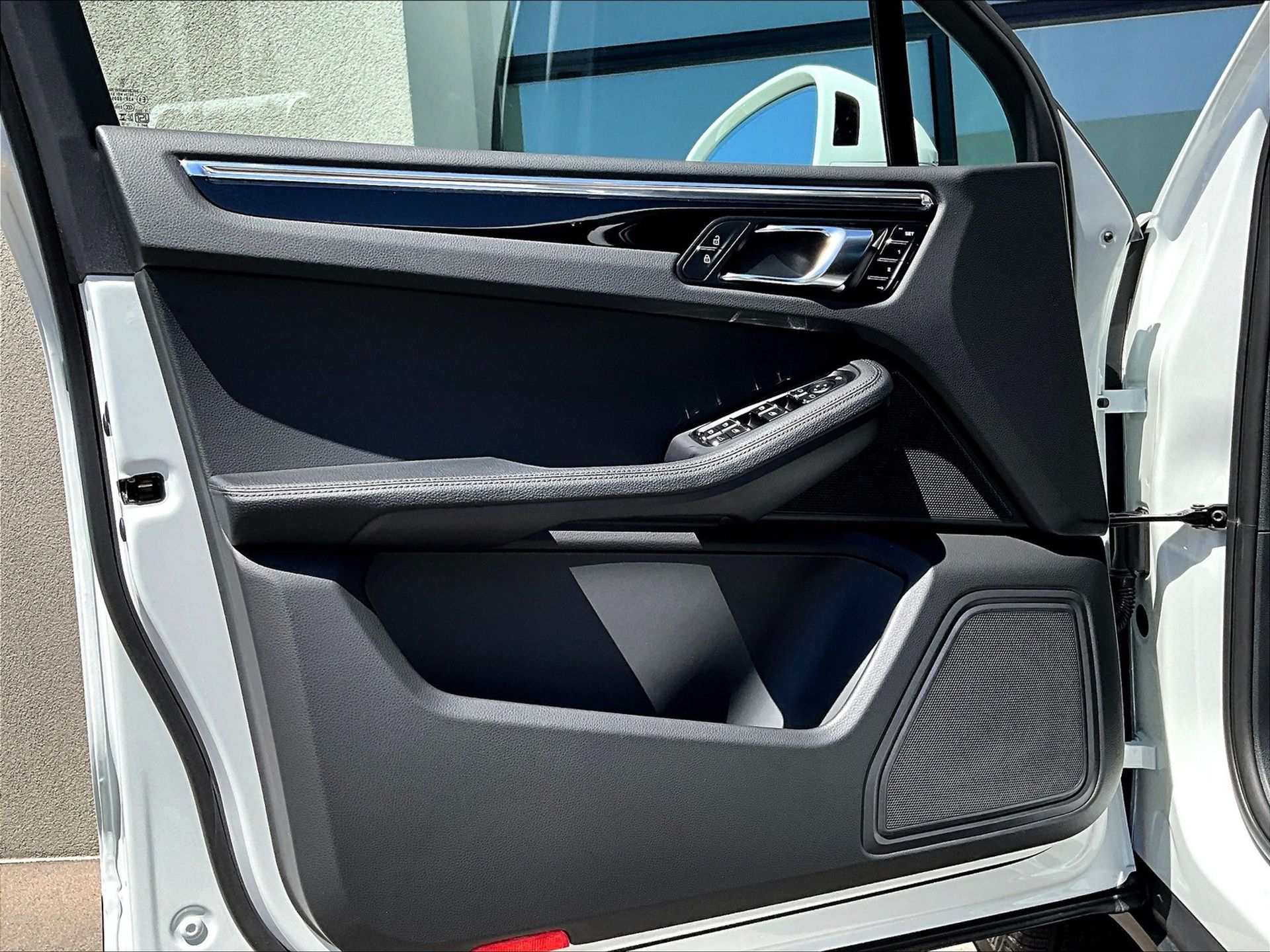 2025 Macan picture #18