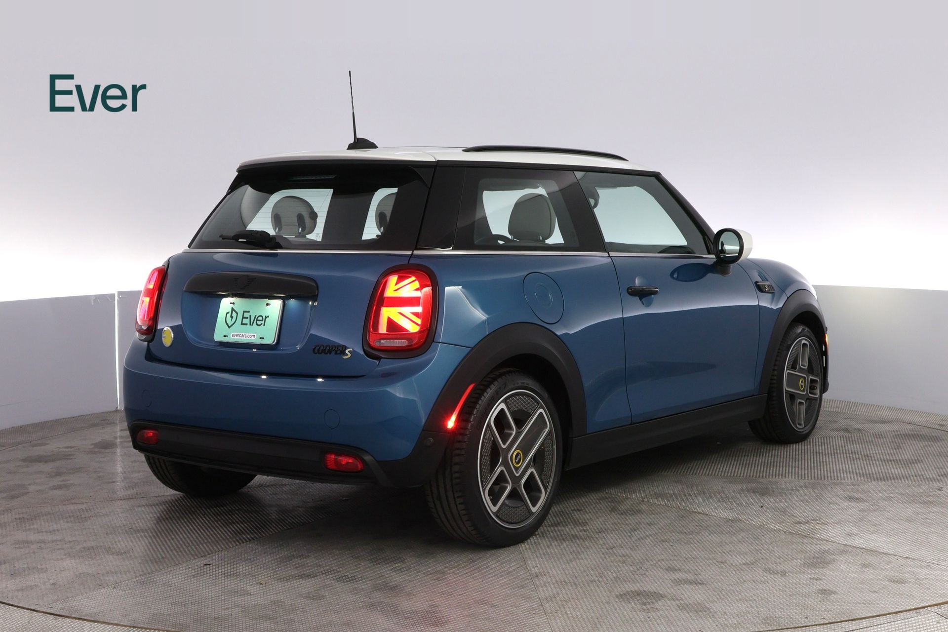 View vehicle photo 2