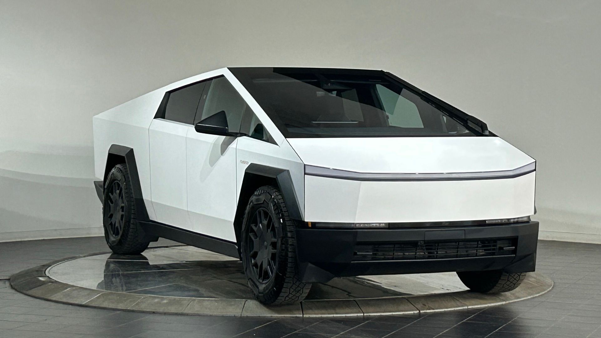 Used 2024 Tesla Cybertruck Base with VIN 7G2CEHED1RA001885 for sale in Chicago, IL