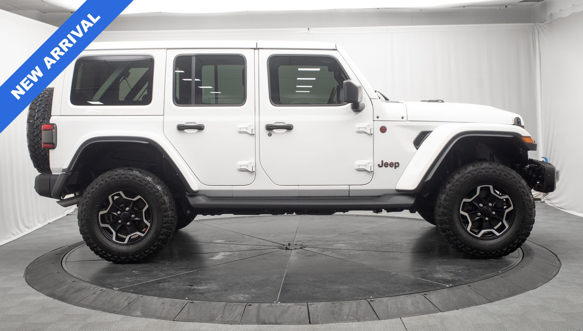 View vehicle photo 3