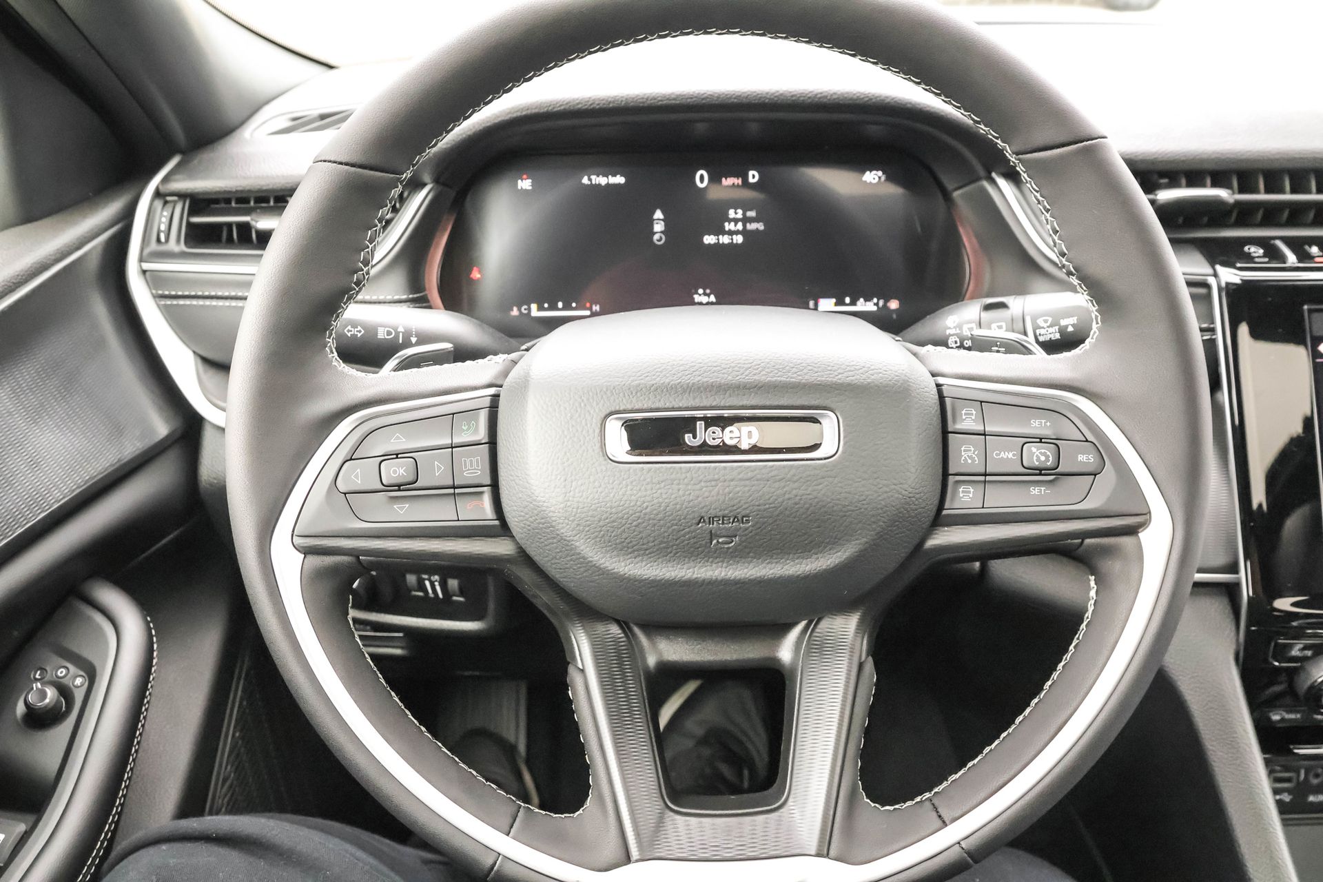 2025 JEEP GRAND CHEROKEE - Image 28